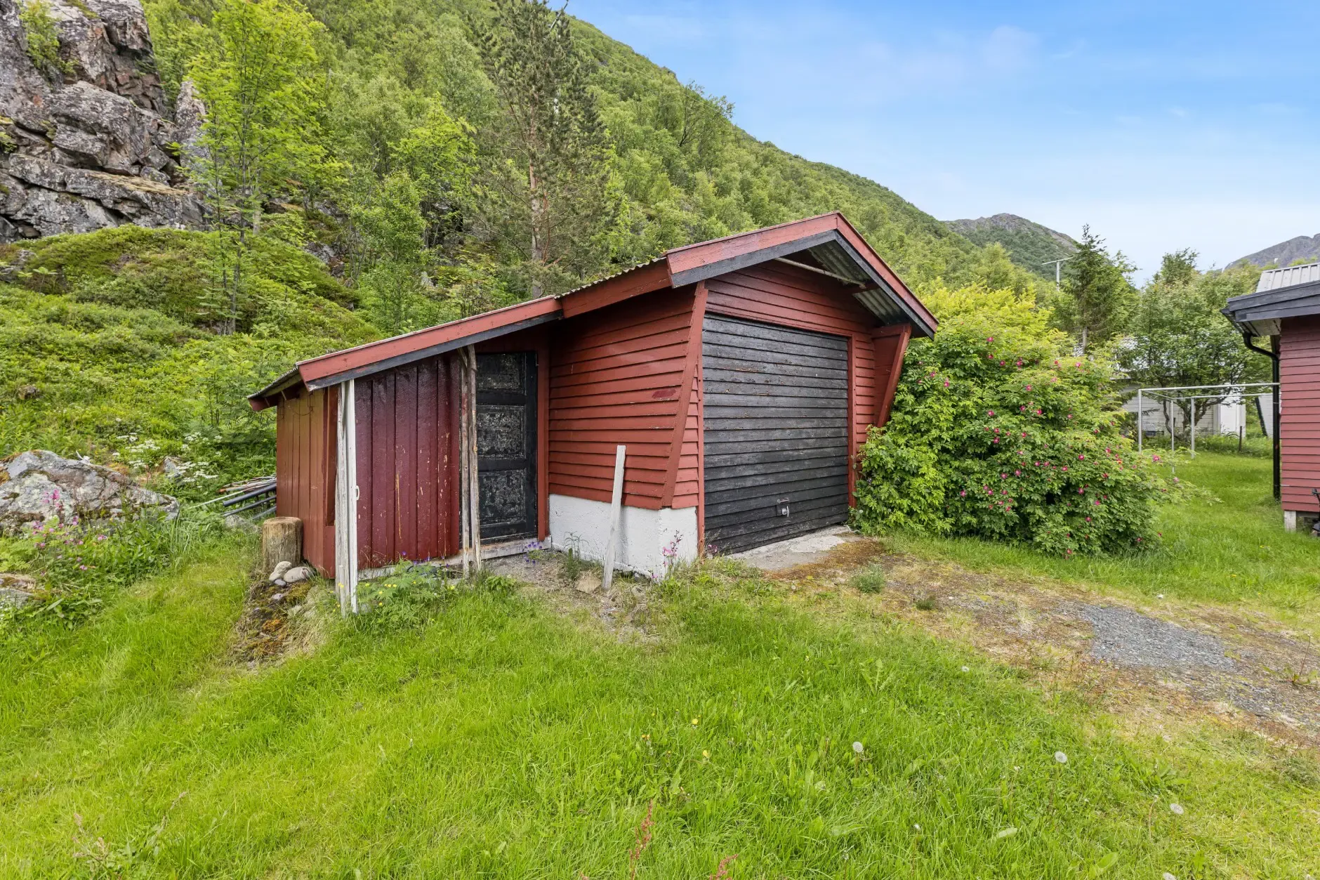1960s Øksfjord House with Fjord Views: 4-Bedroom, Terrace, and Garage - View image 29 of 29
