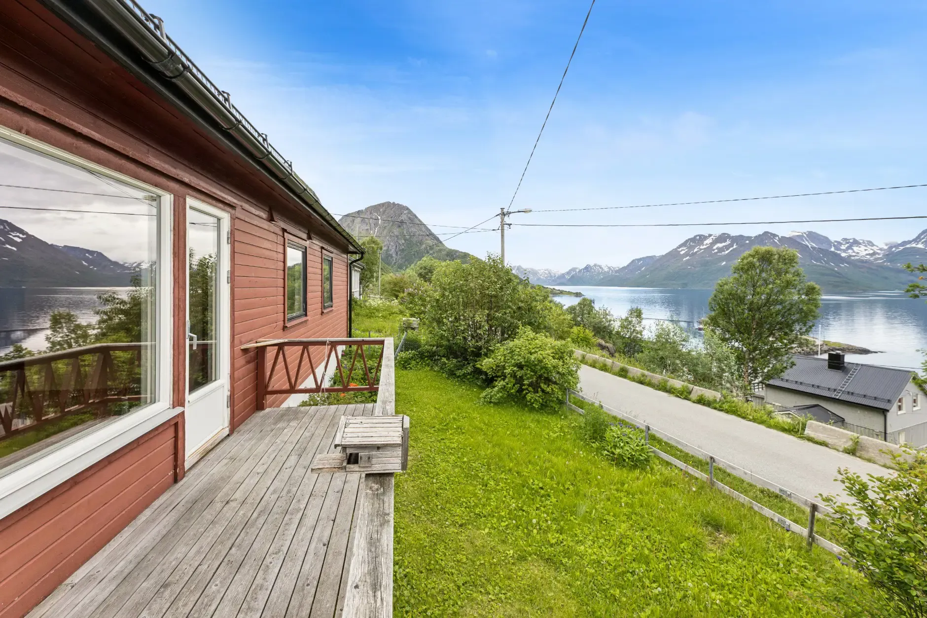 1960s Øksfjord House with Fjord Views: 4-Bedroom, Terrace, and Garage - Image 3
