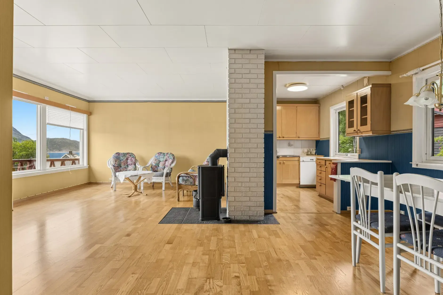 1960s Øksfjord House with Fjord Views: 4-Bedroom, Terrace, and Garage - View image 6 of 29
