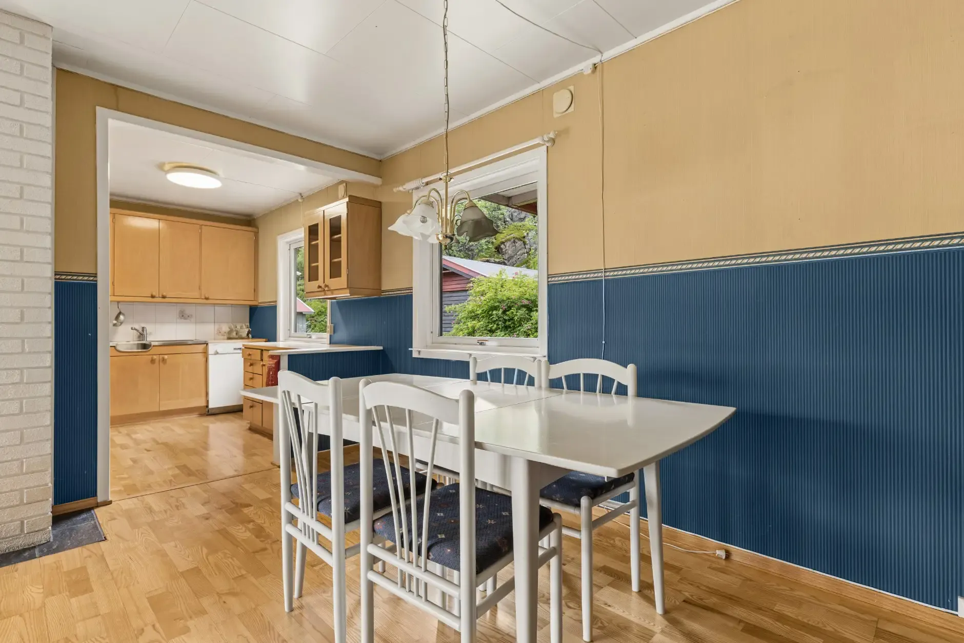 1960s Øksfjord House with Fjord Views: 4-Bedroom, Terrace, and Garage - View image 12 of 29