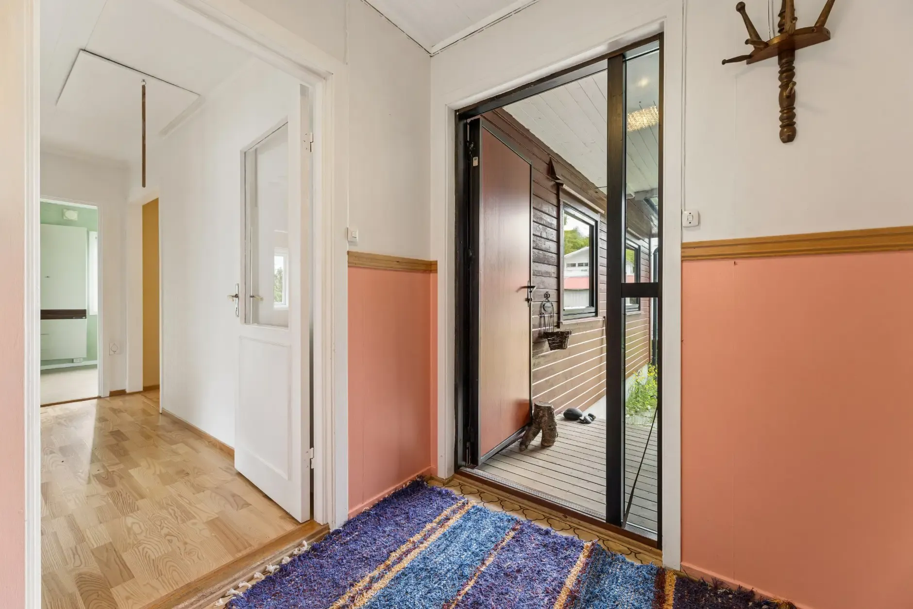 1960s Øksfjord House with Fjord Views: 4-Bedroom, Terrace, and Garage - View image 22 of 29