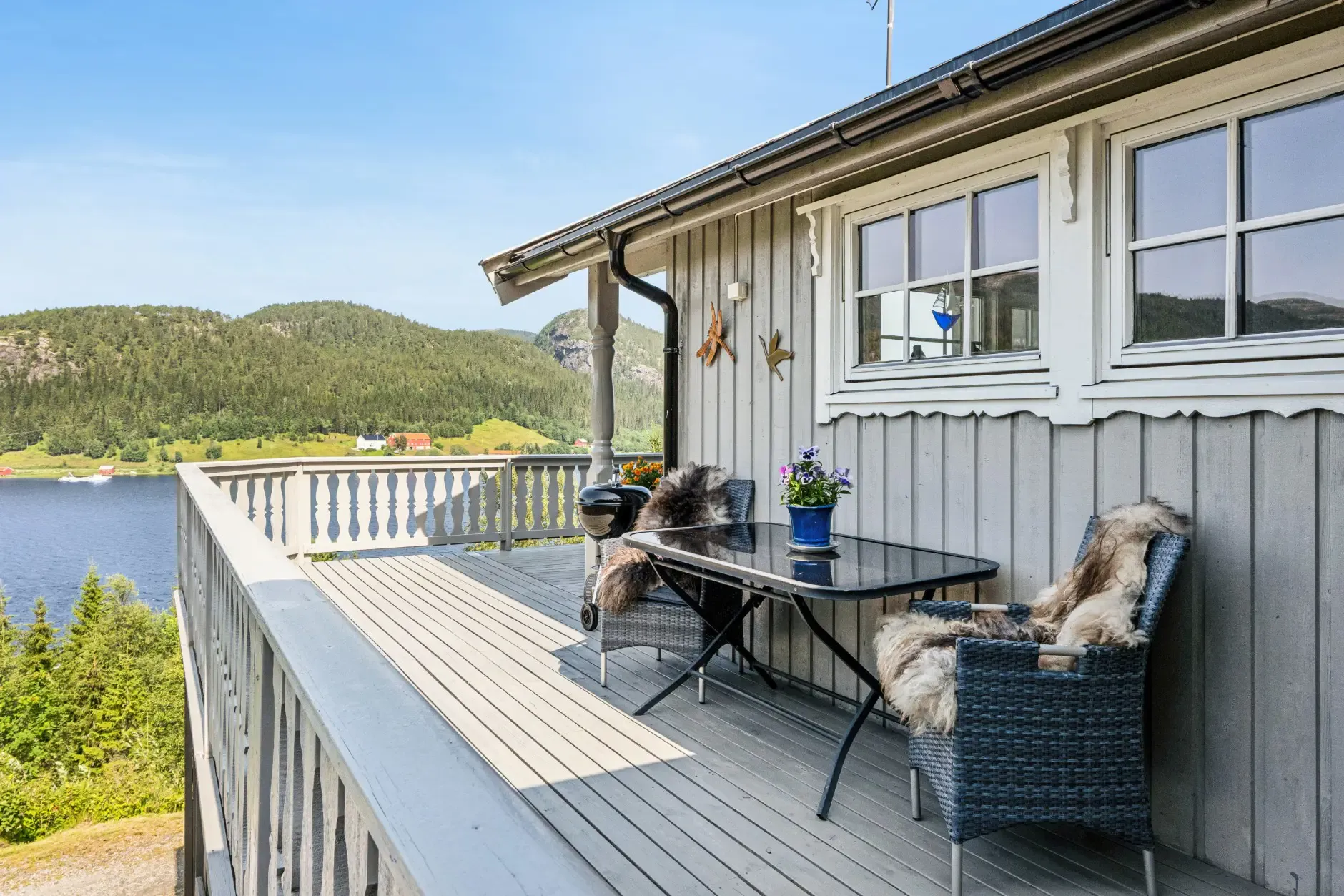 Modern 2-Bedroom Cabin with Expansive Terrace in Scenic Namsos, Norway - Image 4