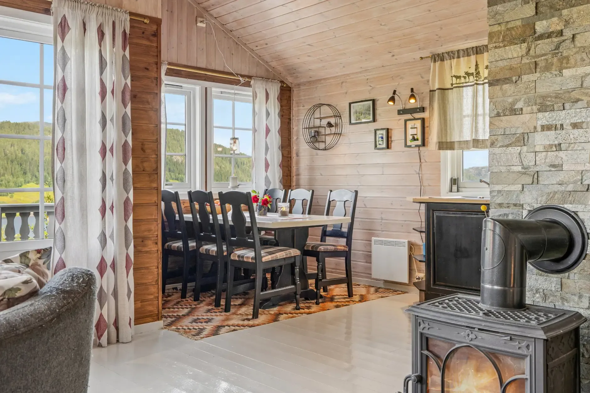 Modern 2-Bedroom Cabin with Expansive Terrace in Scenic Namsos, Norway - View image 11 of 33
