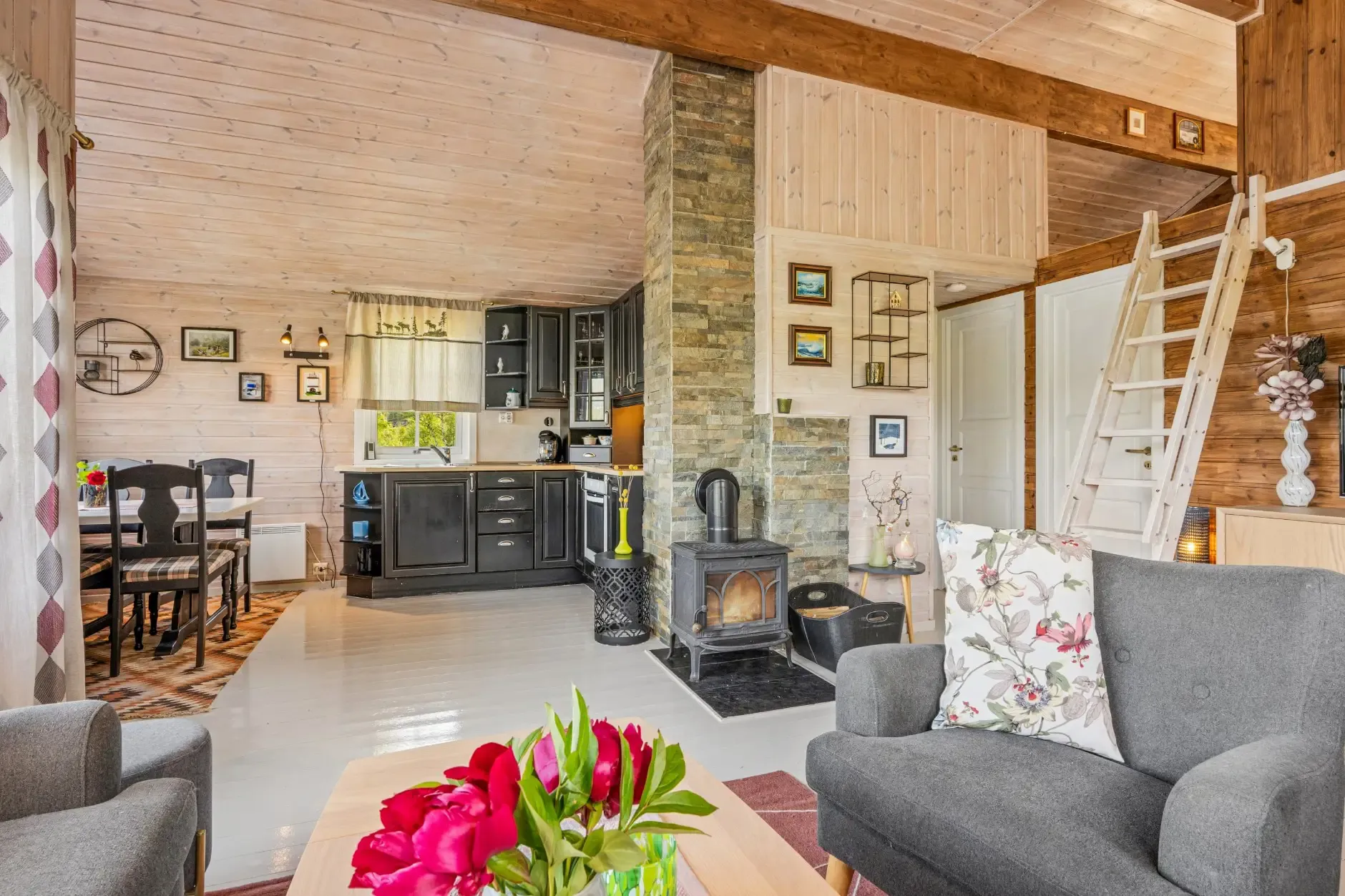 Modern 2-Bedroom Cabin with Expansive Terrace in Scenic Namsos, Norway - View image 15 of 33