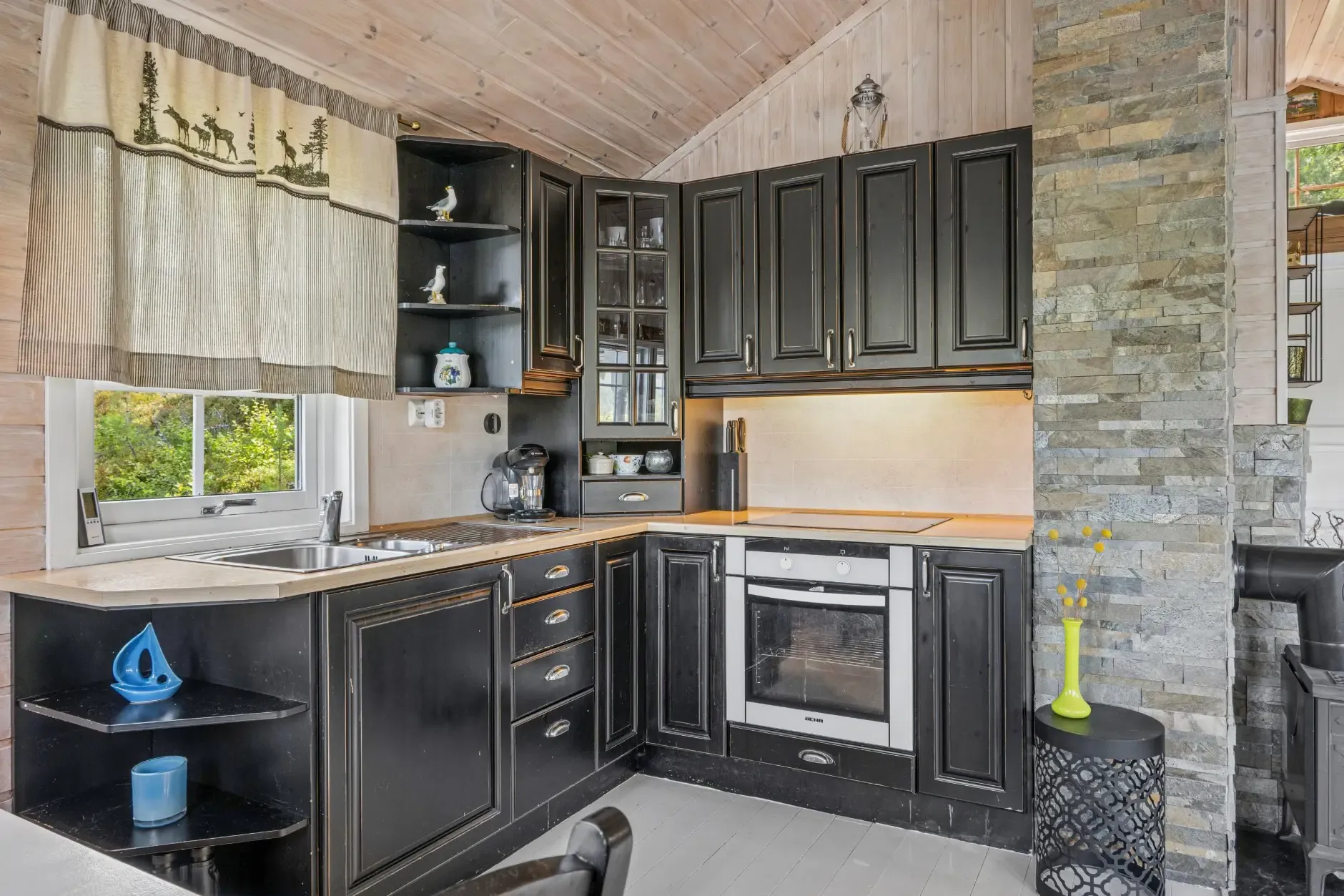Modern 2-Bedroom Cabin with Expansive Terrace in Scenic Namsos, Norway - View image 19 of 33
