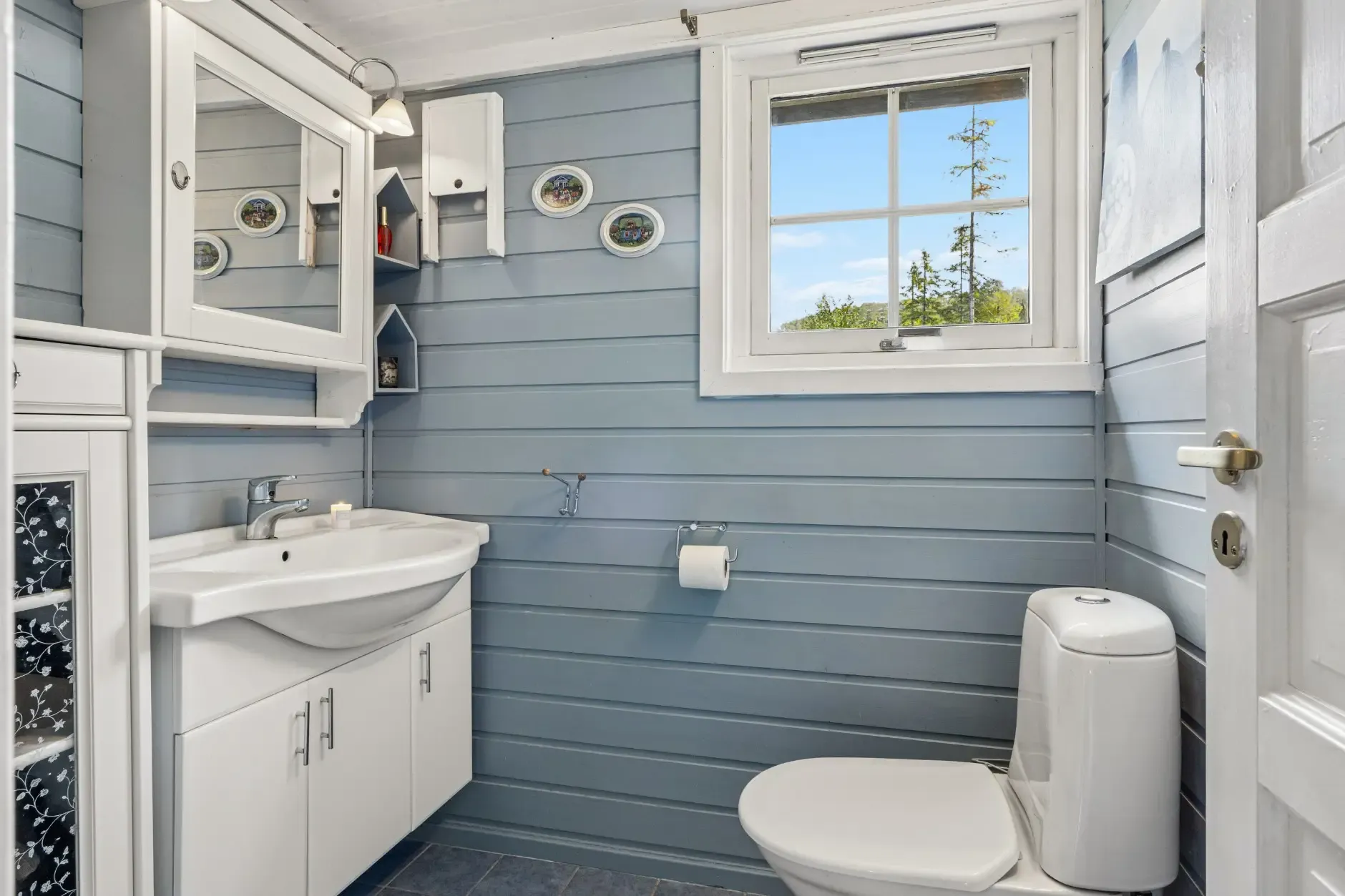 Modern 2-Bedroom Cabin with Expansive Terrace in Scenic Namsos, Norway - View image 22 of 33