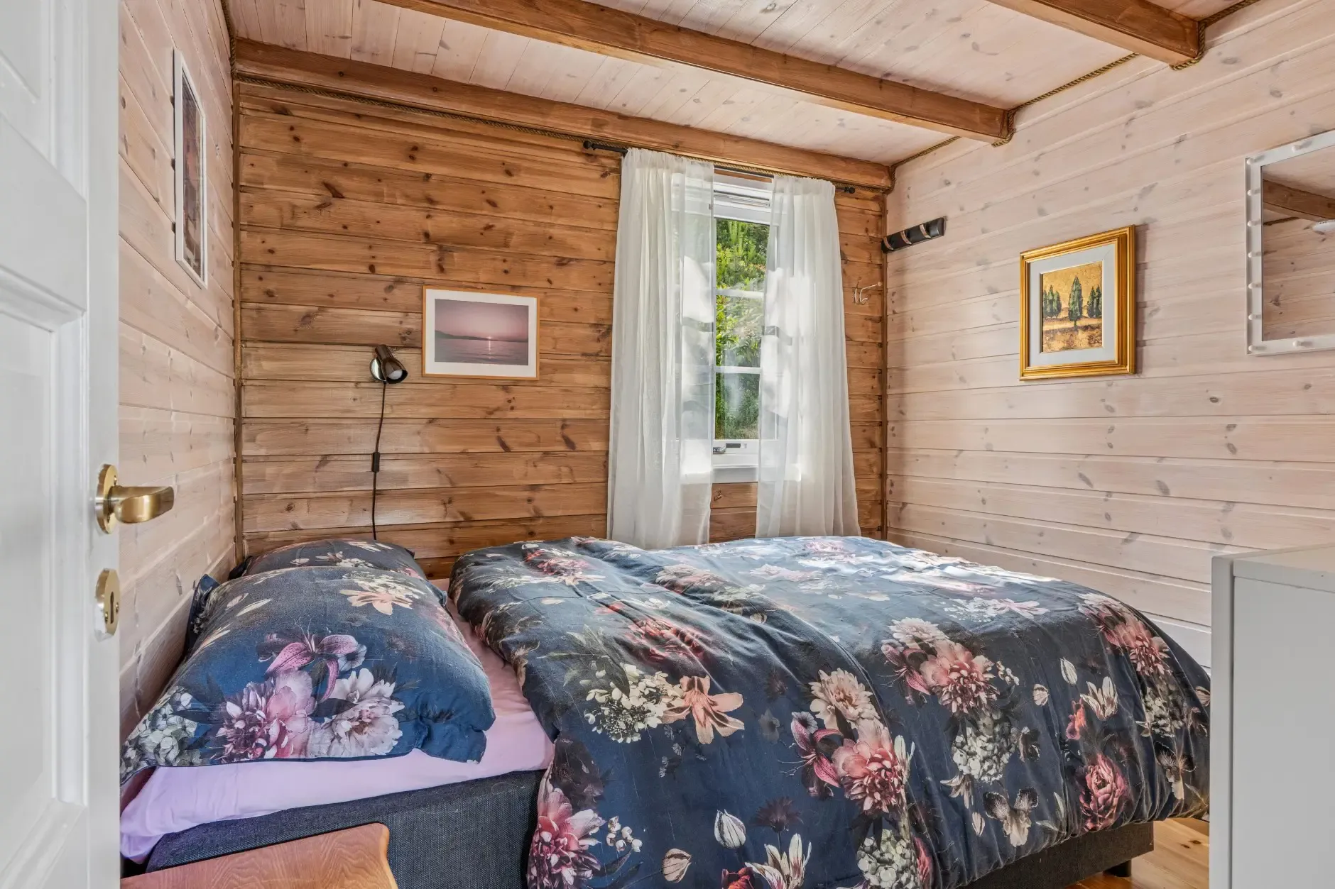 Modern 2-Bedroom Cabin with Expansive Terrace in Scenic Namsos, Norway - View image 25 of 33