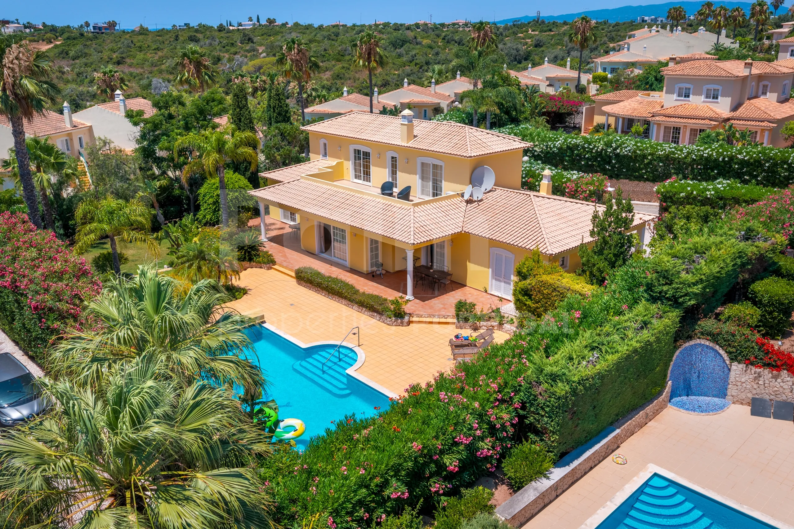 Stylish Algarve Villa with Heated Pool and Sea Views in Presa da Moura - Image 1
