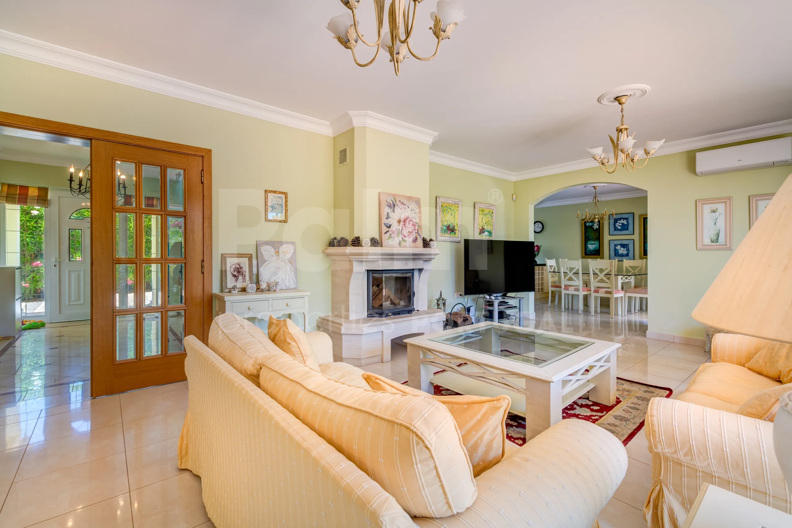 Stylish Algarve Villa with Heated Pool and Sea Views in Presa da Moura - Image 2