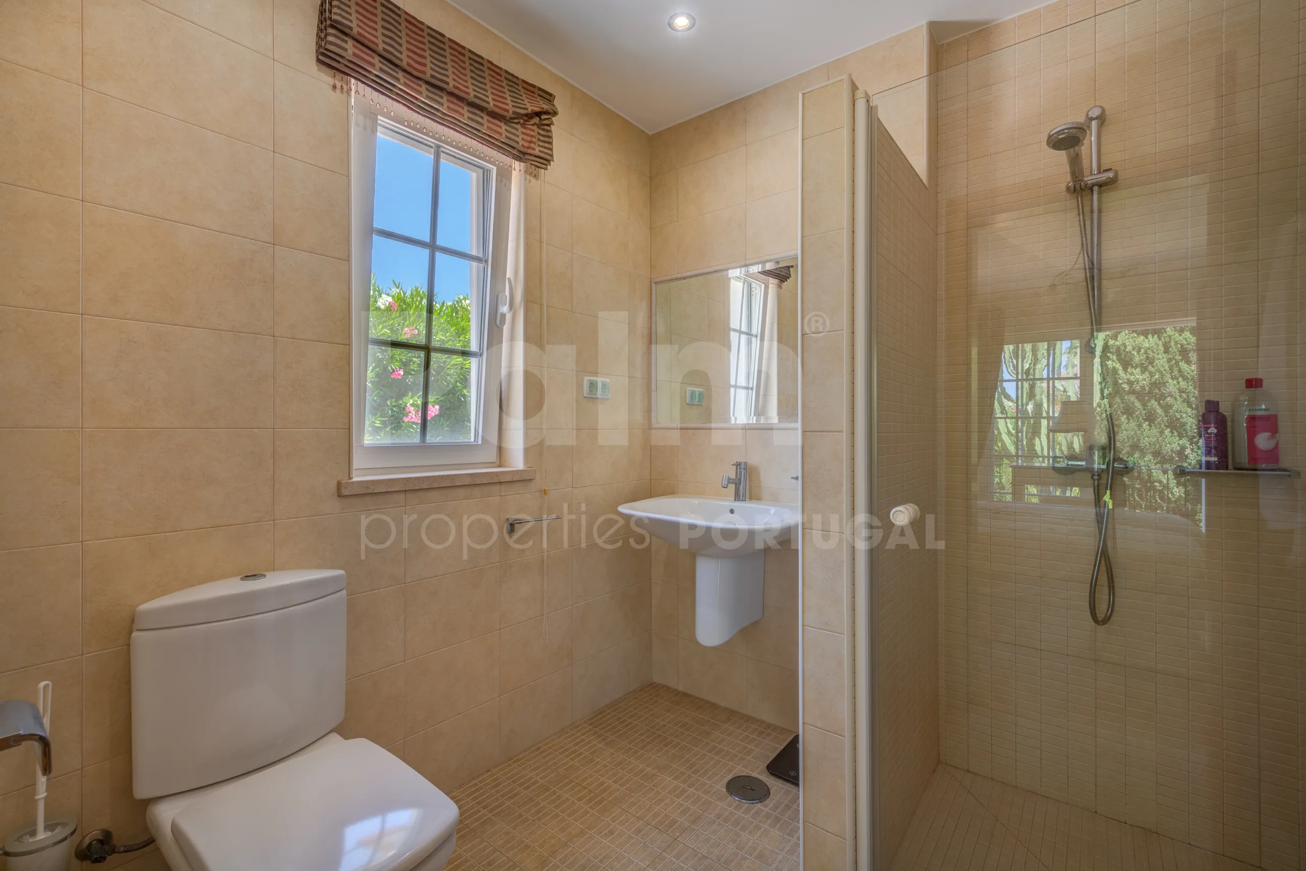 Stylish Algarve Villa with Heated Pool and Sea Views in Presa da Moura - View image 19 of 55