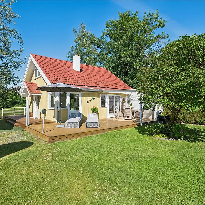 1920s Norwegian House with Private Shoreline and Garden in Hønefoss