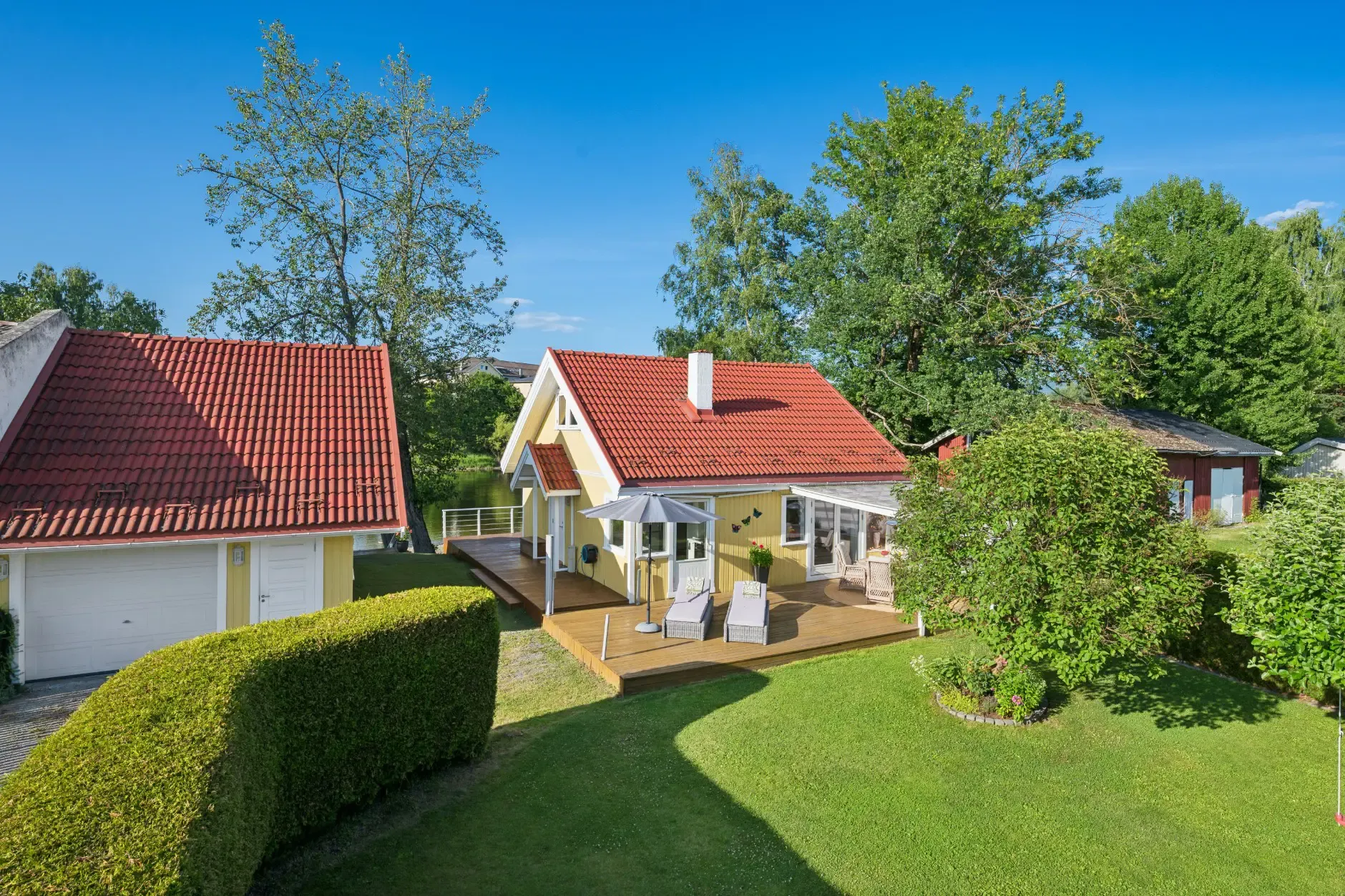 1920s Norwegian House with Private Shoreline and Garden in Hønefoss - Image 3