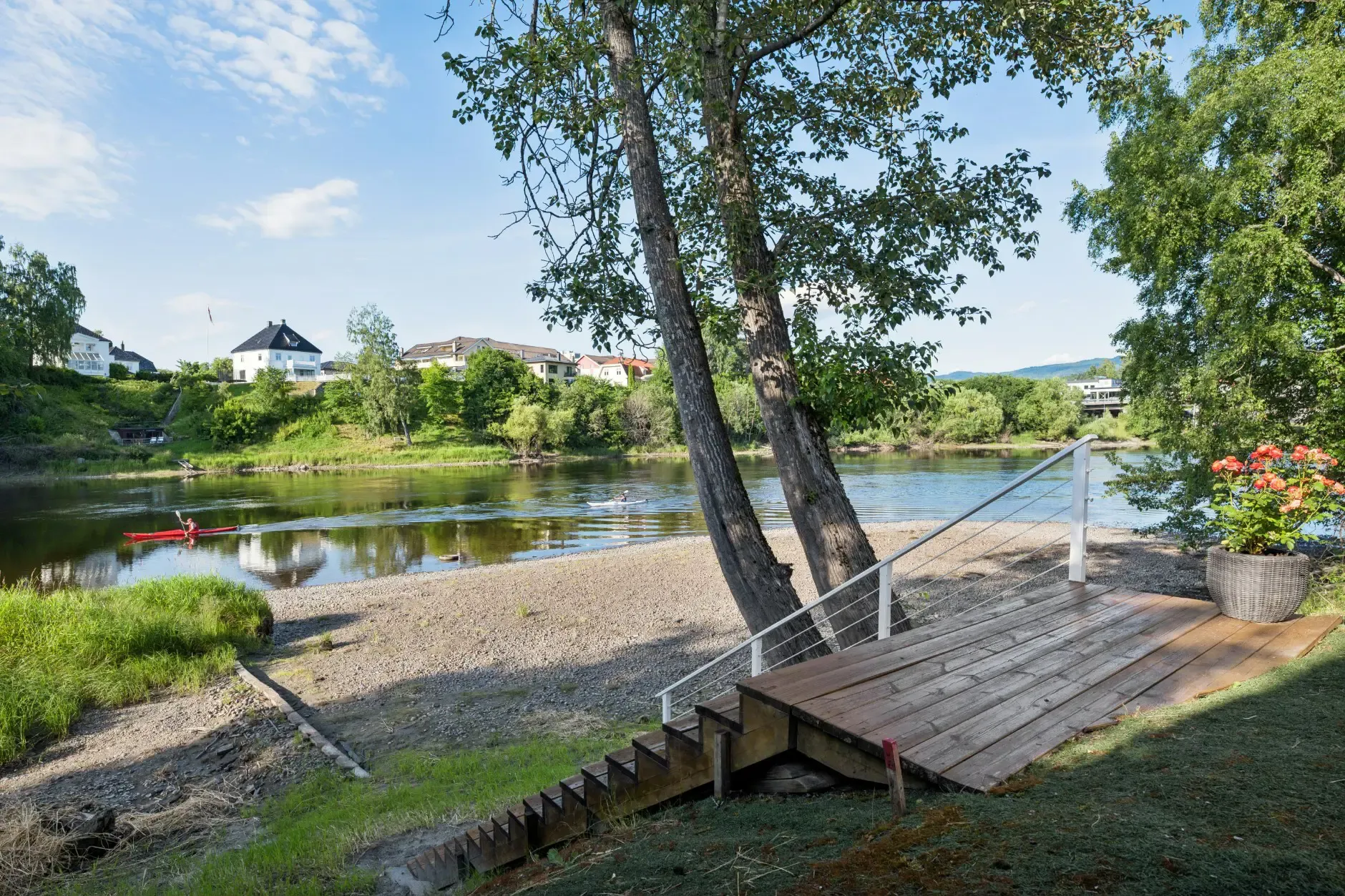 1920s Norwegian House with Private Shoreline and Garden in Hønefoss - View image 6 of 47