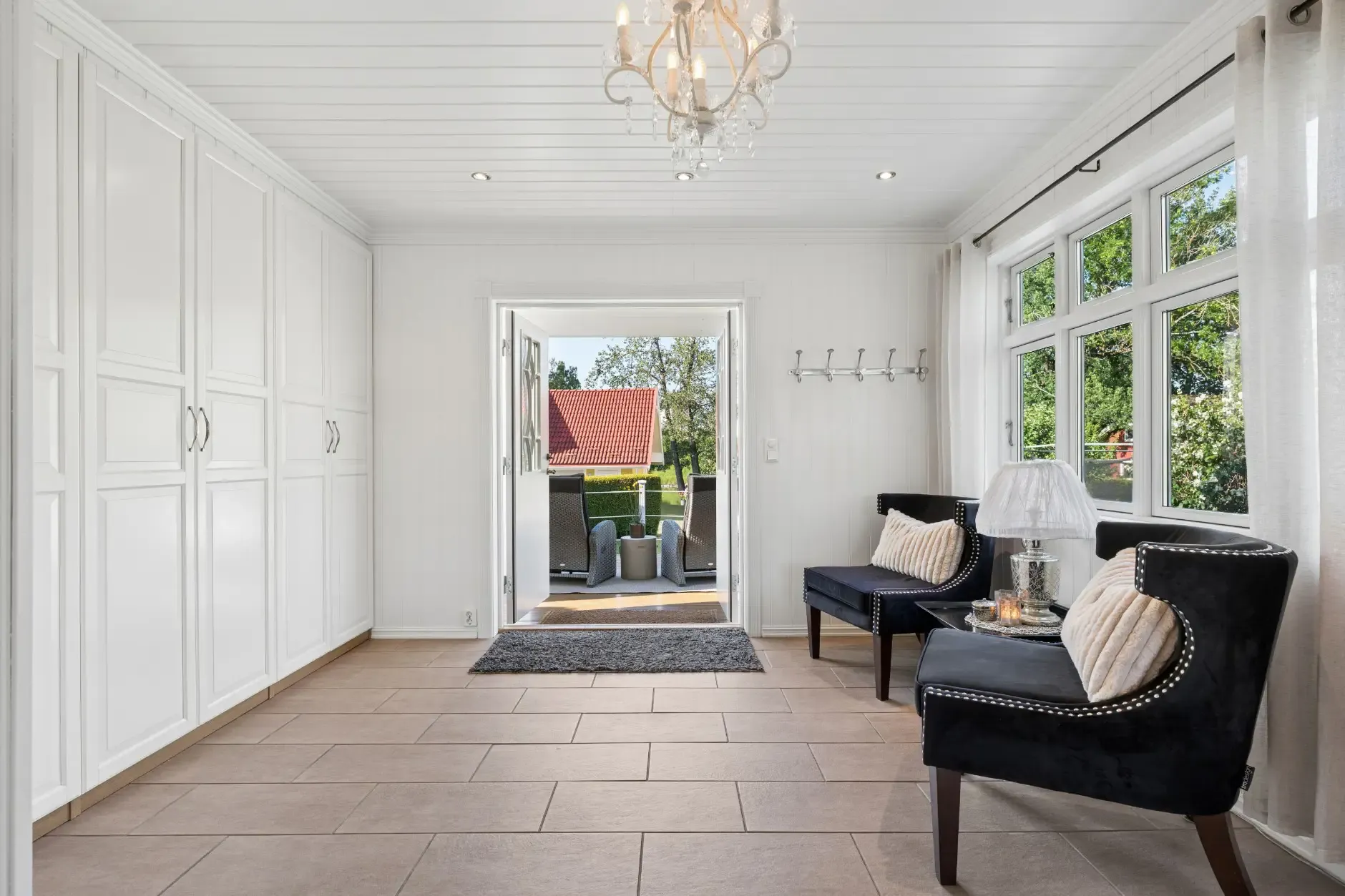 1920s Norwegian House with Private Shoreline and Garden in Hønefoss - View image 25 of 47