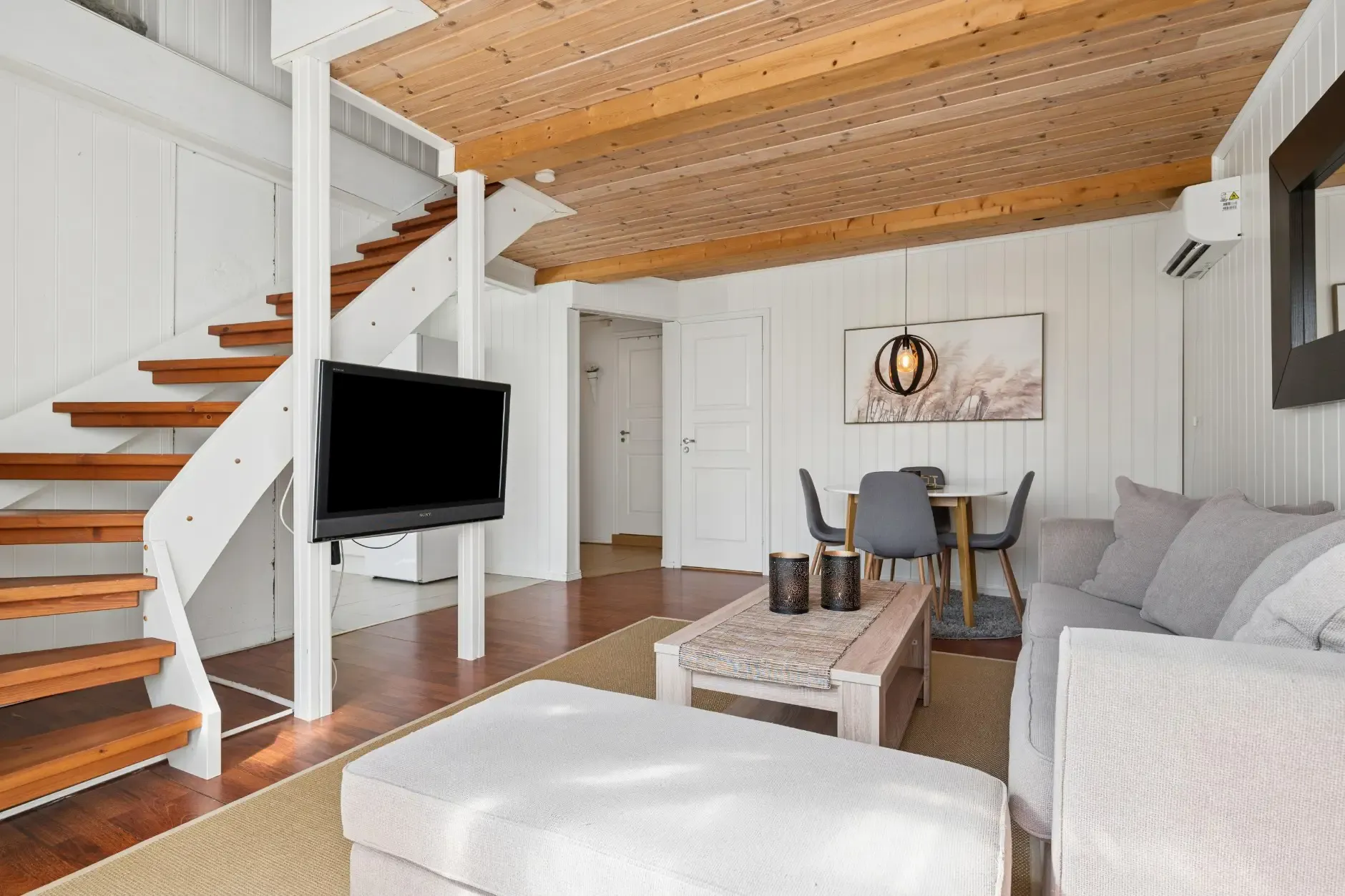 1920s Norwegian House with Private Shoreline and Garden in Hønefoss - View image 33 of 47