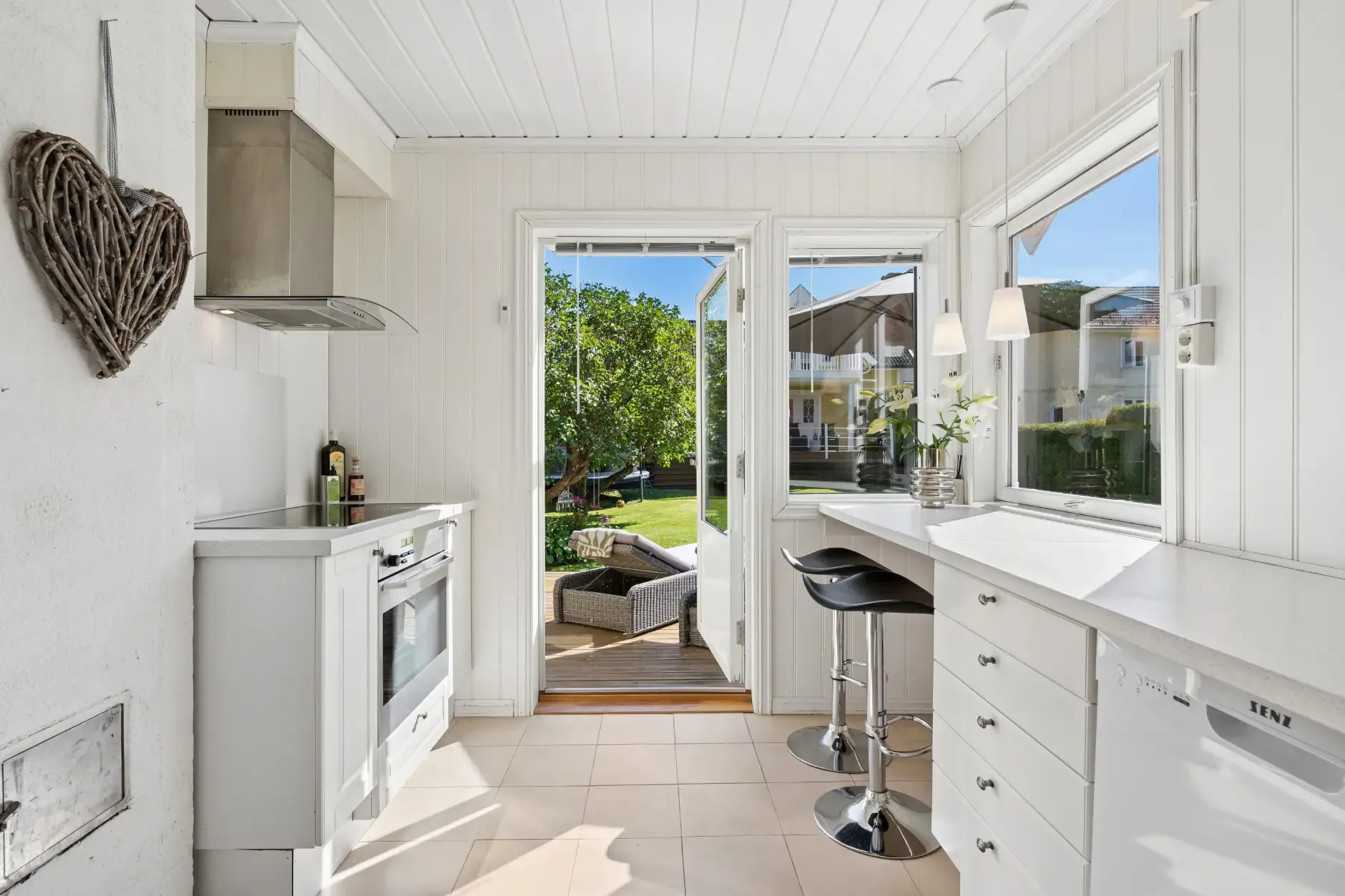 1920s Norwegian House with Private Shoreline and Garden in Hønefoss - View image 35 of 47