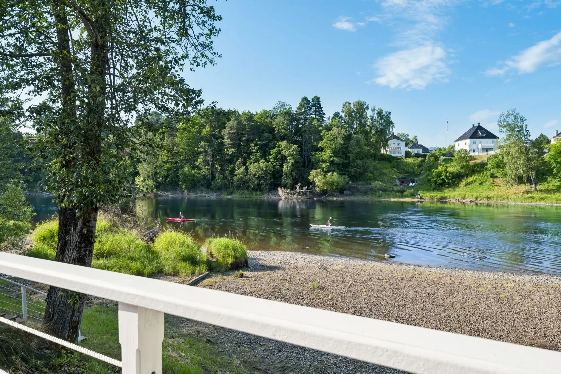 1920s Norwegian House with Private Shoreline and Garden in Hønefoss - View image 38 of 47