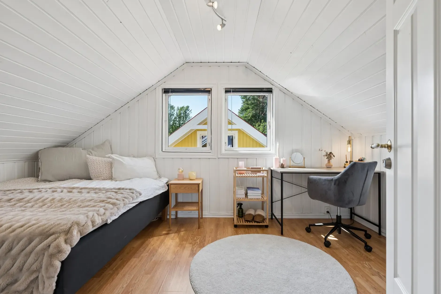 1920s Norwegian House with Private Shoreline and Garden in Hønefoss - View image 41 of 47