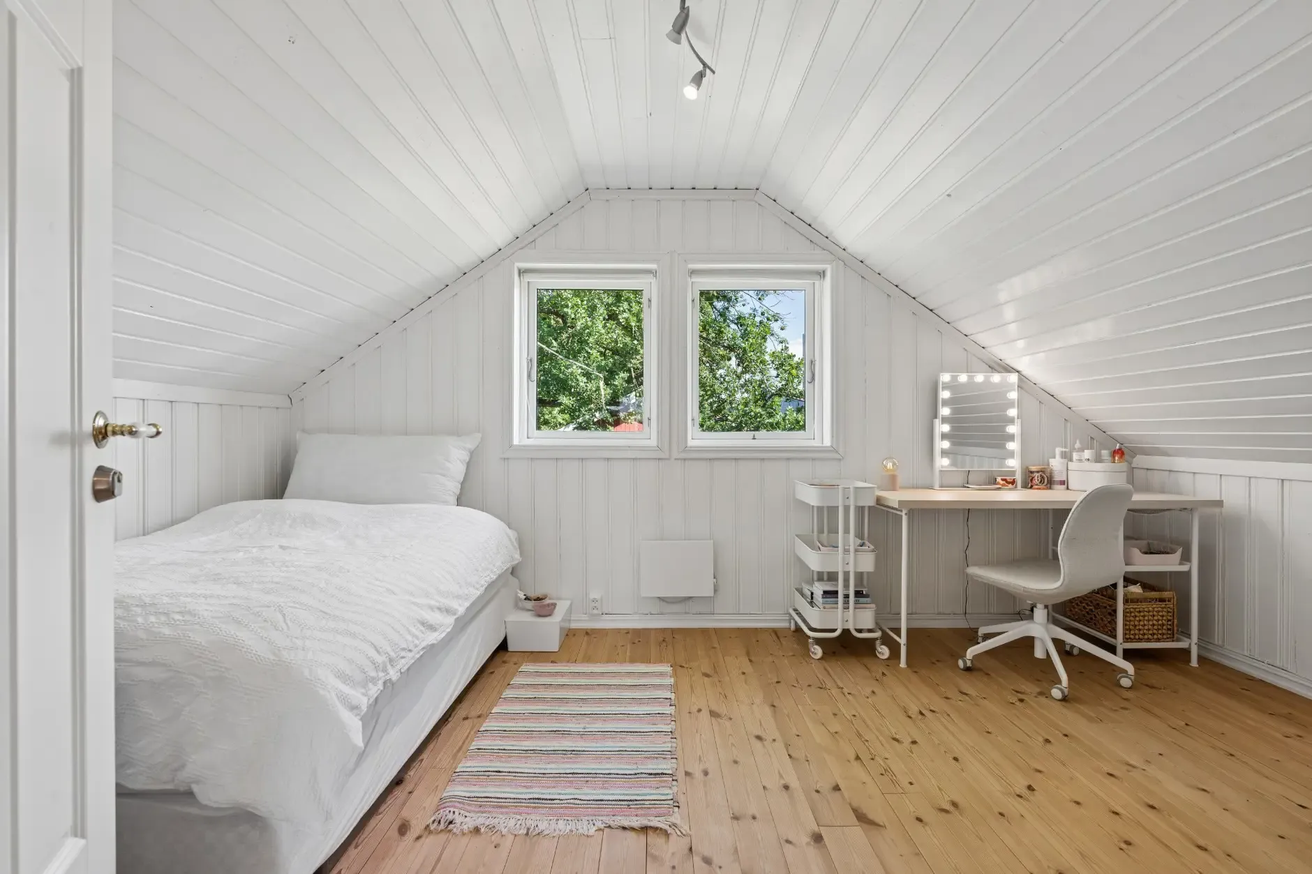 1920s Norwegian House with Private Shoreline and Garden in Hønefoss - View image 42 of 47