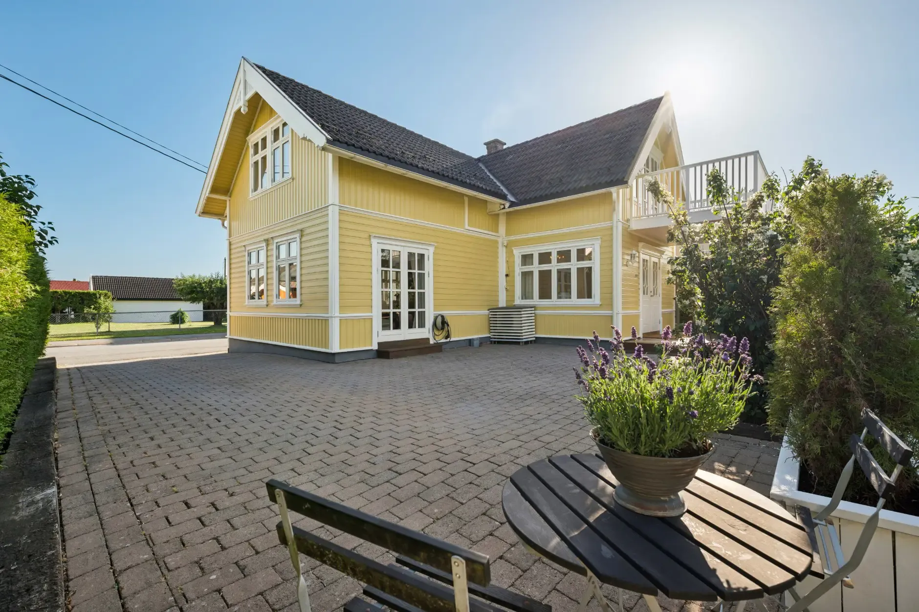 1920s Norwegian House with Private Shoreline and Garden in Hønefoss - View image 45 of 47