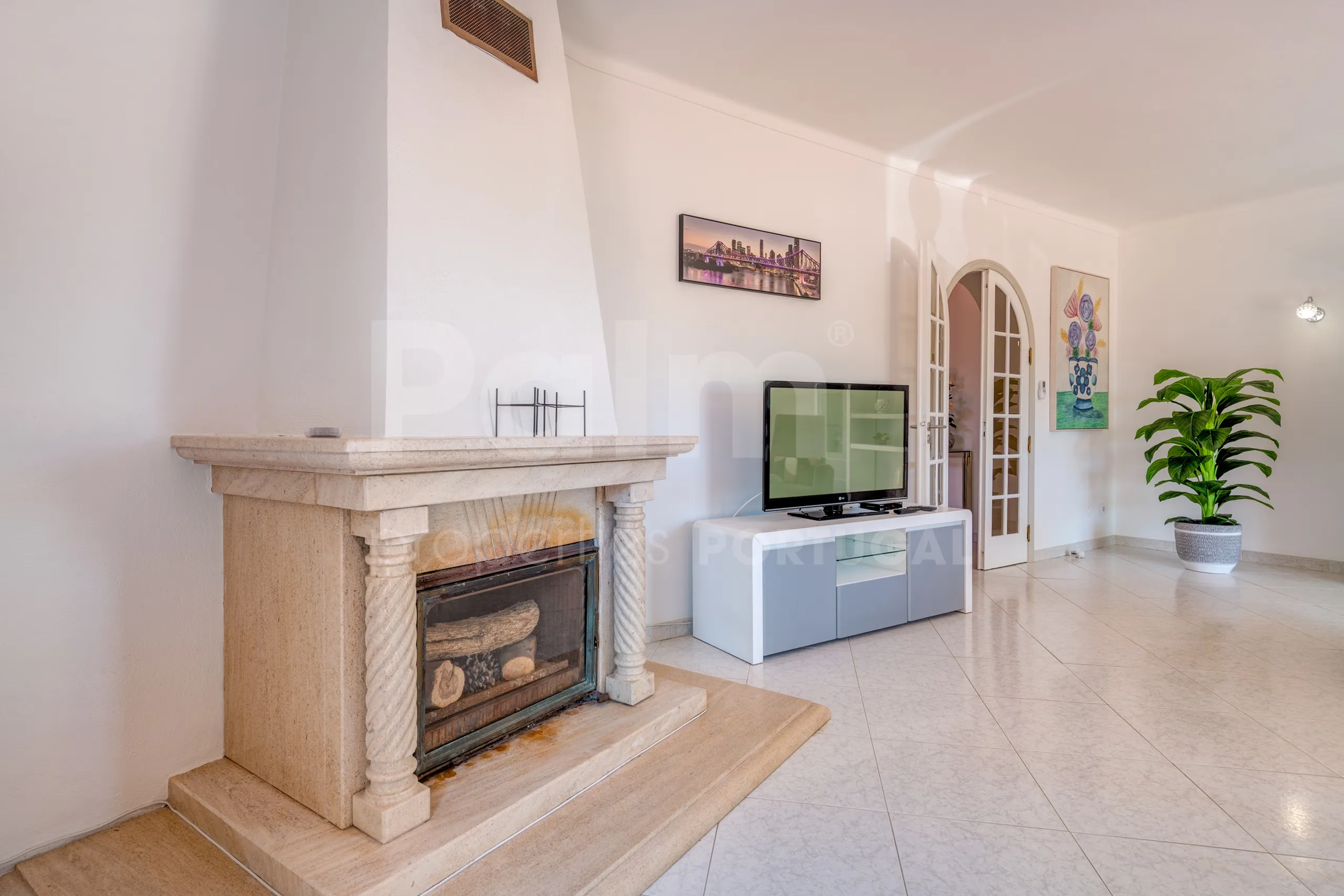 Spacious 4-Bedroom Villa with Pool and Garden in Algarve's Scenic Lagoa - View image 8 of 61