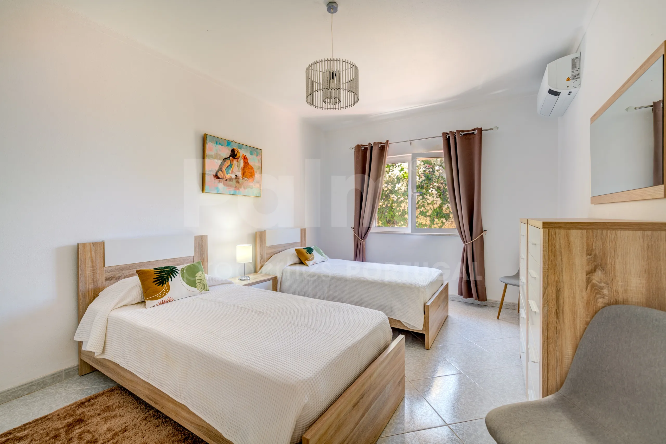 Spacious 4-Bedroom Villa with Pool and Garden in Algarve's Scenic Lagoa - View image 16 of 61