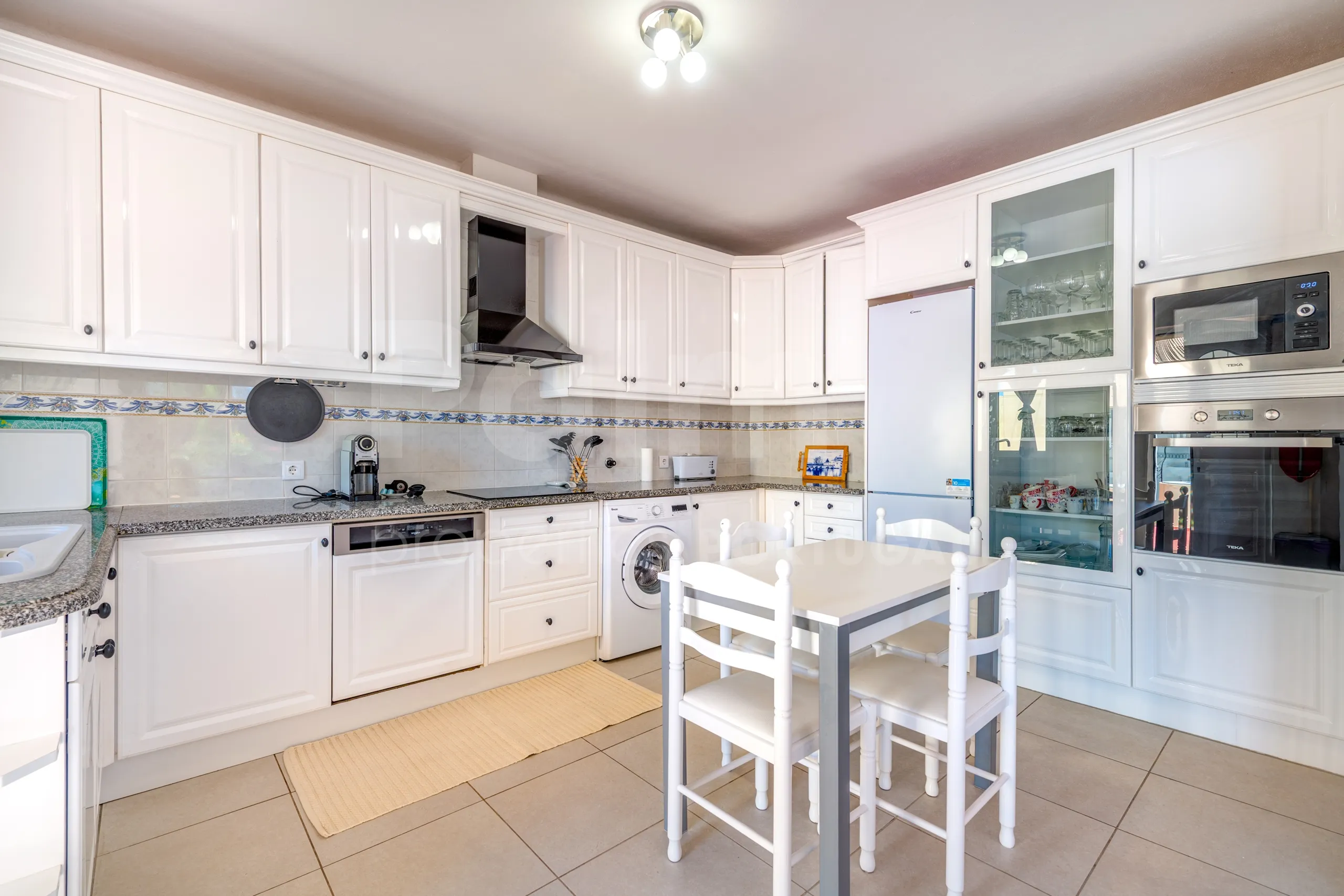 Spacious 4-Bedroom Villa with Pool and Garden in Algarve's Scenic Lagoa - View image 41 of 61