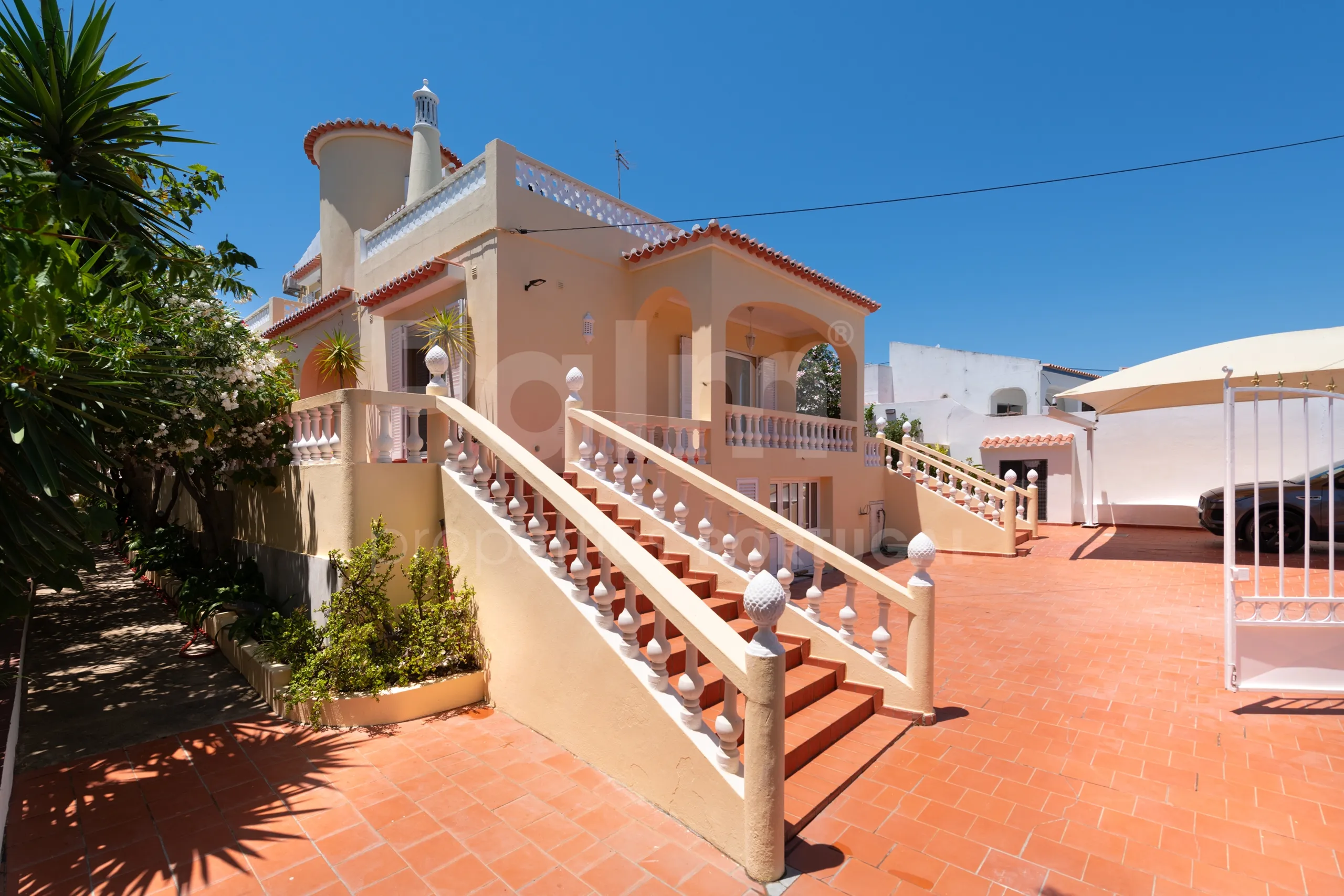 Spacious 4-Bedroom Villa with Pool and Garden in Algarve's Scenic Lagoa - View image 55 of 61