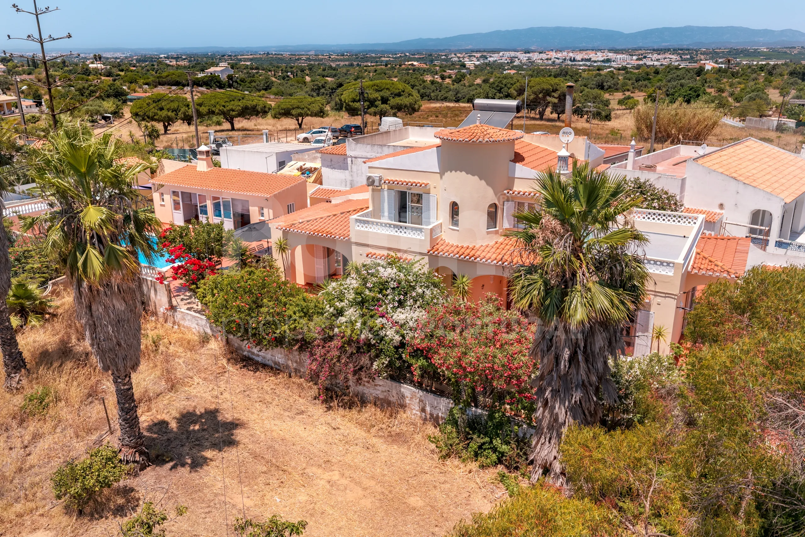 Spacious 4-Bedroom Villa with Pool and Garden in Algarve's Scenic Lagoa - View image 59 of 61