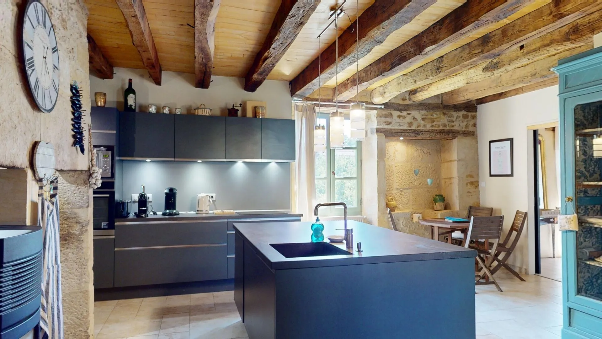 4-Bedroom House with Expansive Garden and Stone Barn in Sarlat-la-Canéda - View image 6 of 39