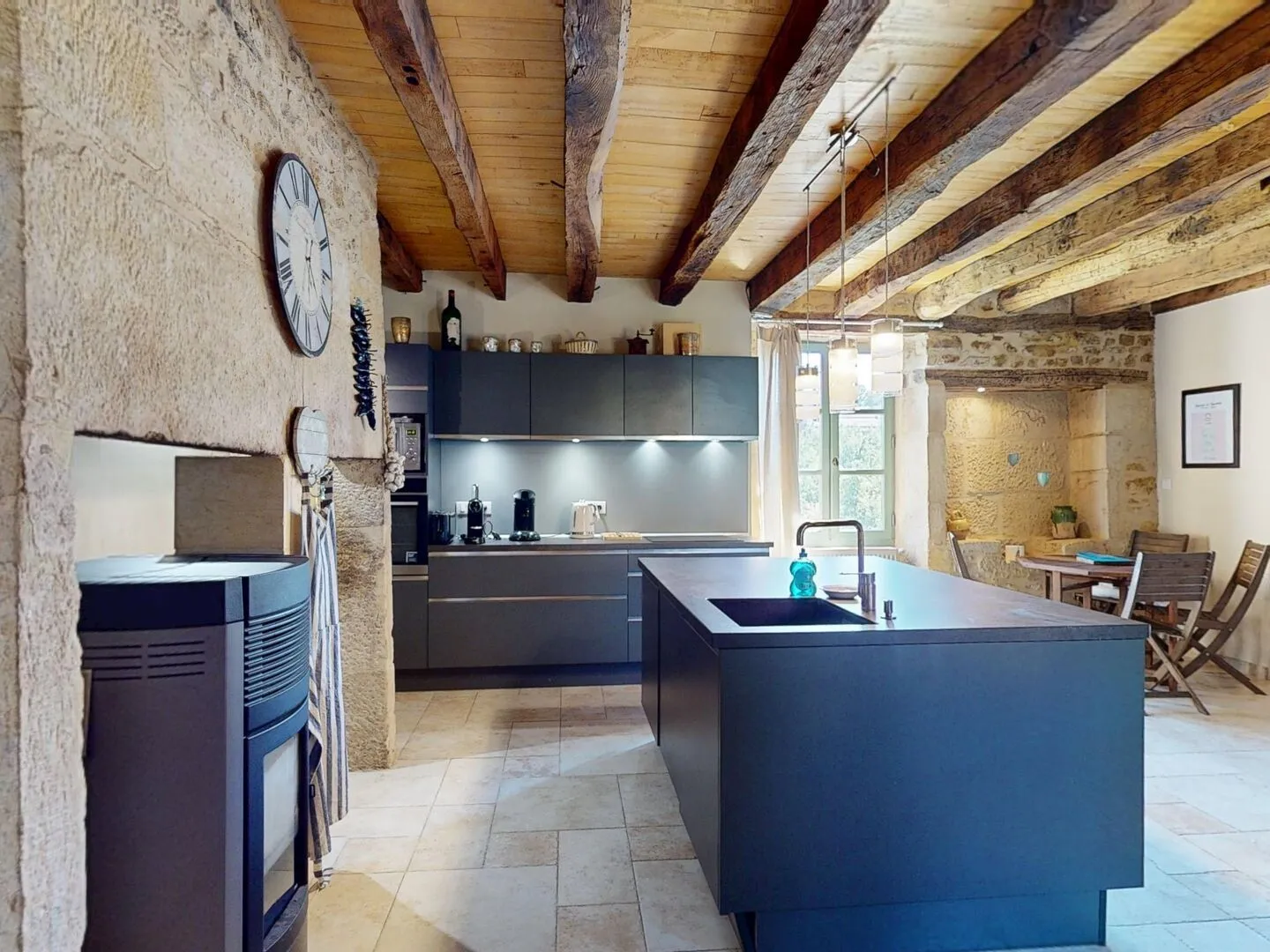 4-Bedroom House with Expansive Garden and Stone Barn in Sarlat-la-Canéda - View image 11 of 39