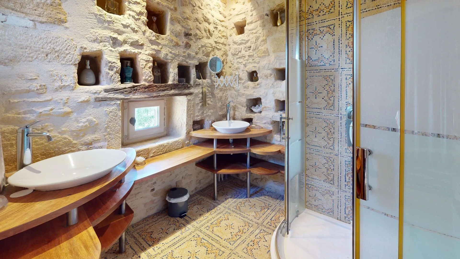 4-Bedroom House with Expansive Garden and Stone Barn in Sarlat-la-Canéda - View image 29 of 39