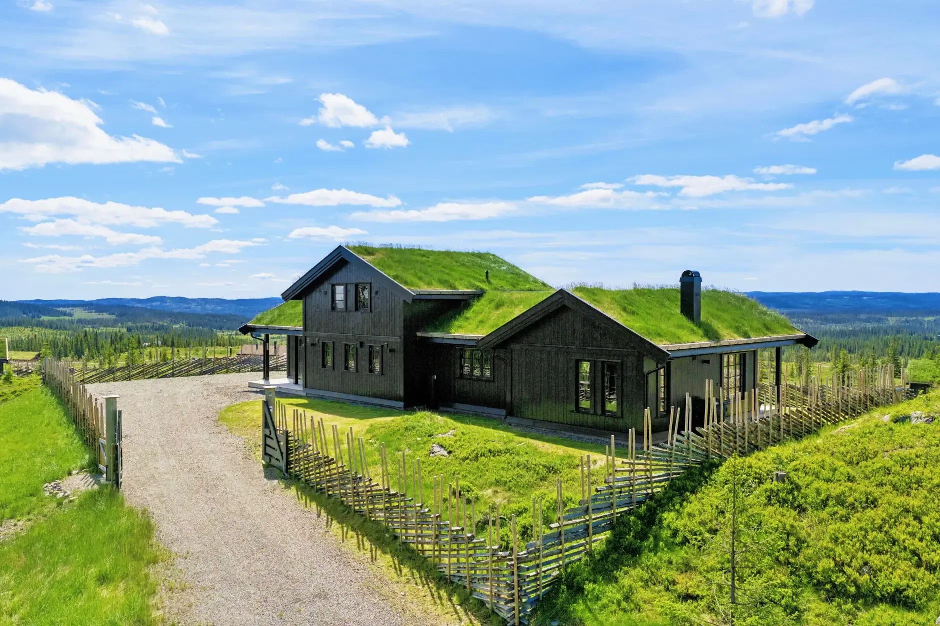 Modern 5-Bedroom Country House in Bagn with Panoramic Views and Solar Benefits - Image 1