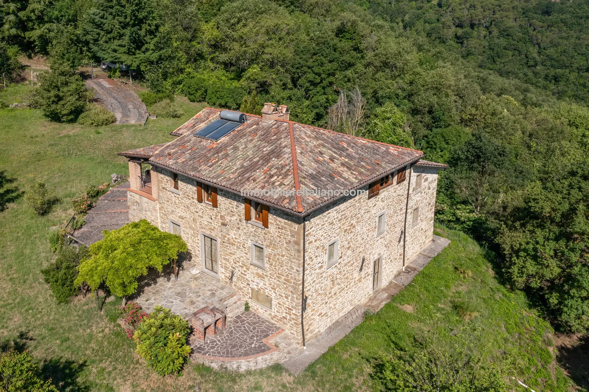 Stone Farmhouse with Ruin and Olive Grove in Umbria's Tiber Valley - Image 5