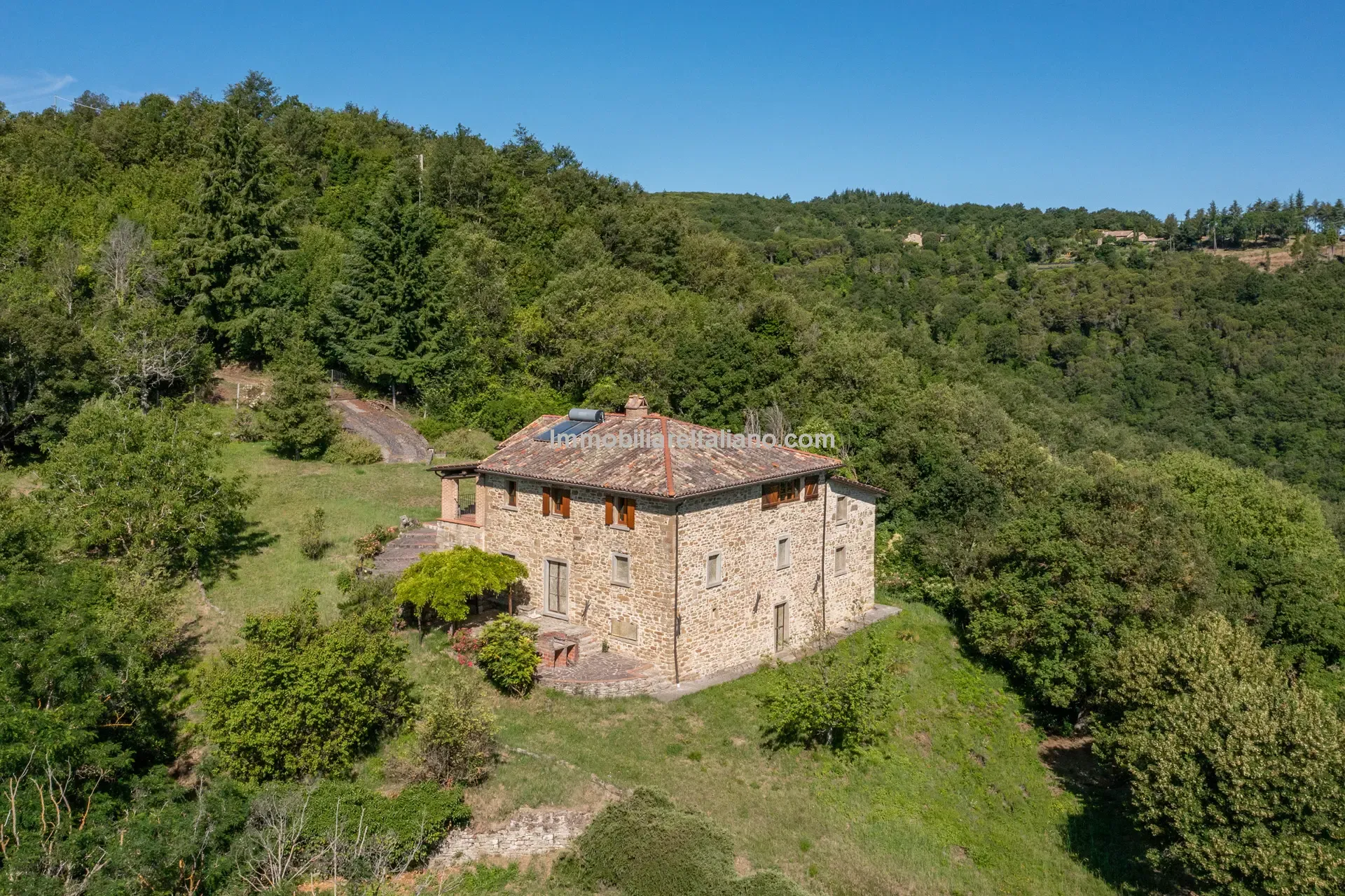 Stone Farmhouse with Ruin and Olive Grove in Umbria's Tiber Valley - View image 6 of 56