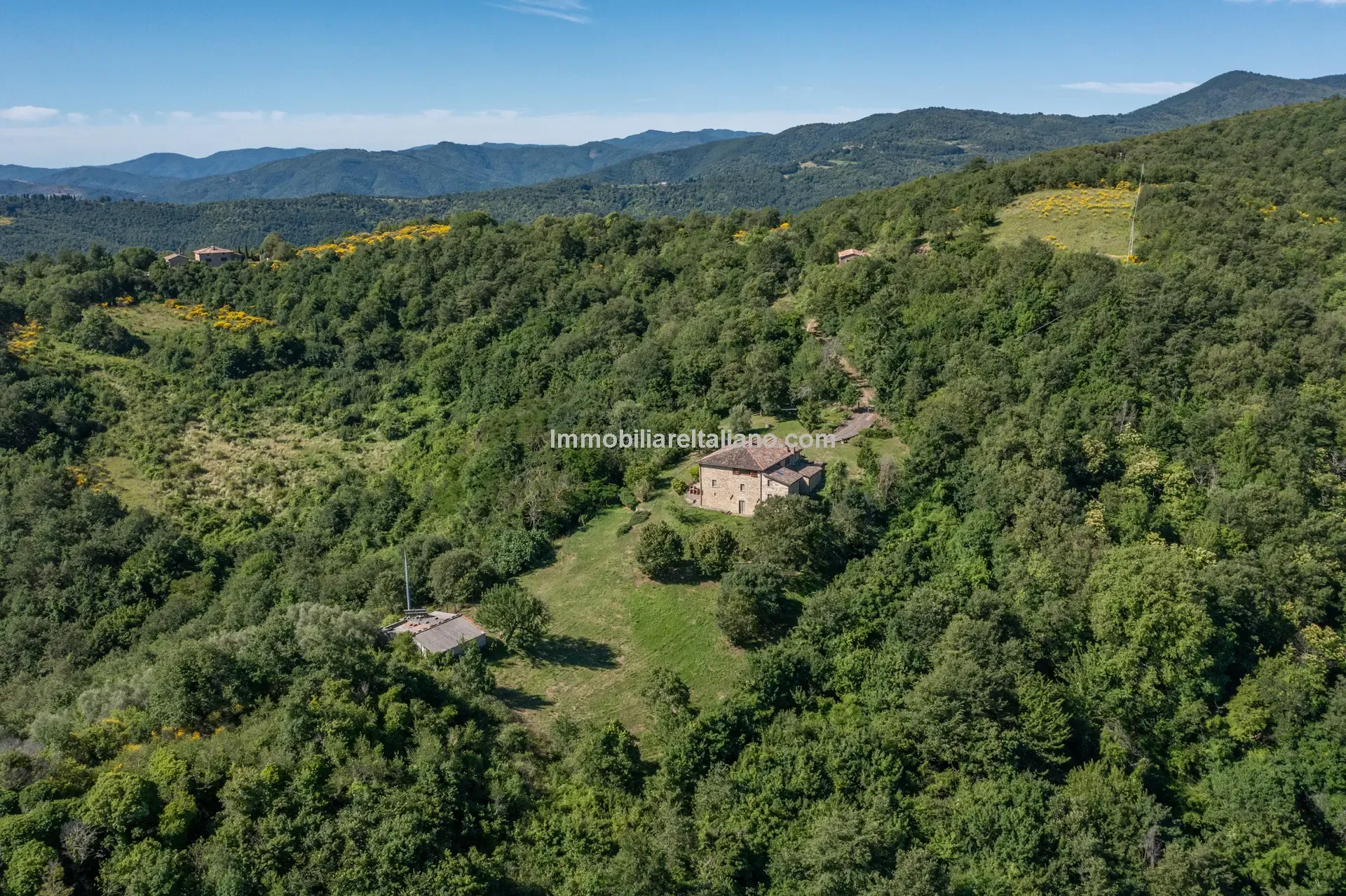 Stone Farmhouse with Ruin and Olive Grove in Umbria's Tiber Valley - View image 8 of 56