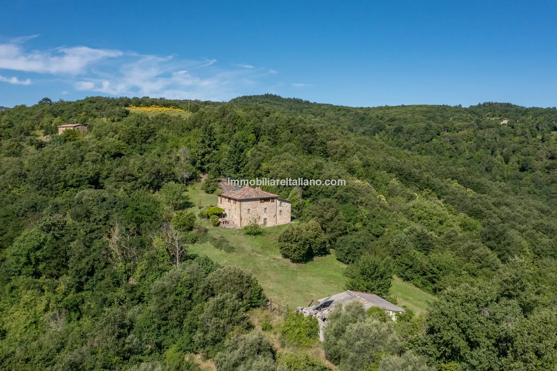 Stone Farmhouse with Ruin and Olive Grove in Umbria's Tiber Valley - View image 9 of 56