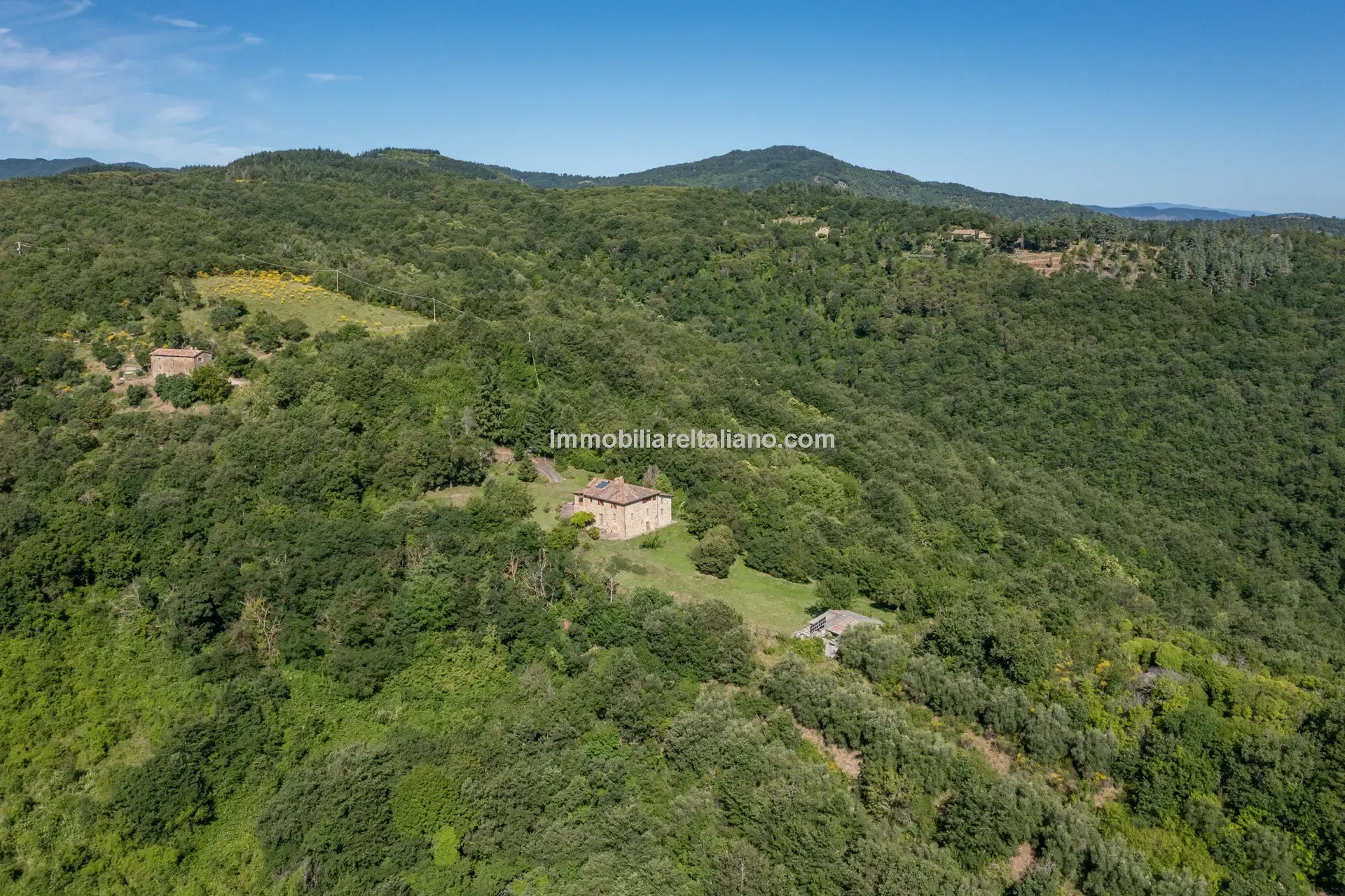 Stone Farmhouse with Ruin and Olive Grove in Umbria's Tiber Valley - View image 10 of 56