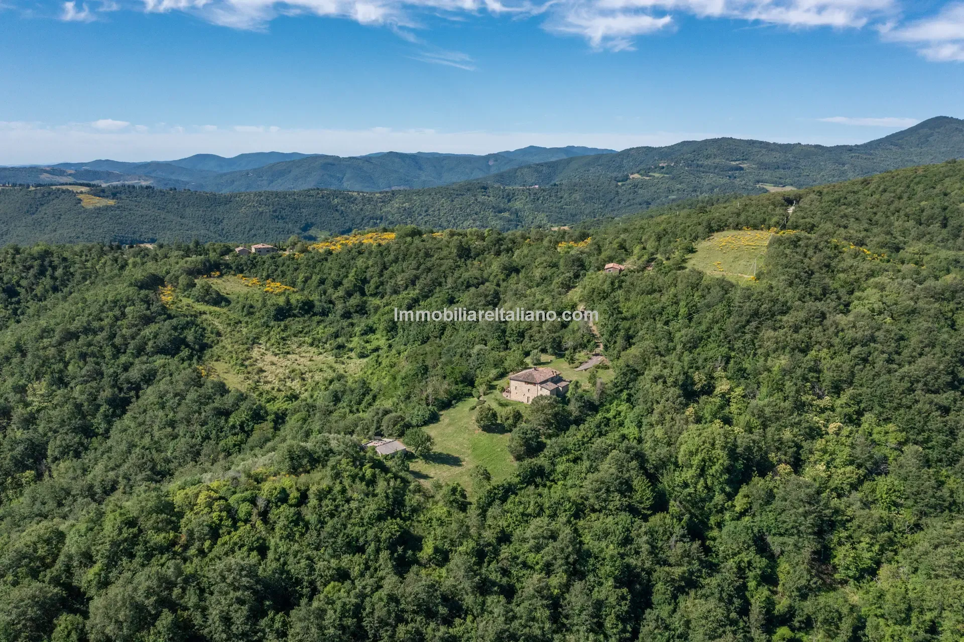 Stone Farmhouse with Ruin and Olive Grove in Umbria's Tiber Valley - View image 11 of 56