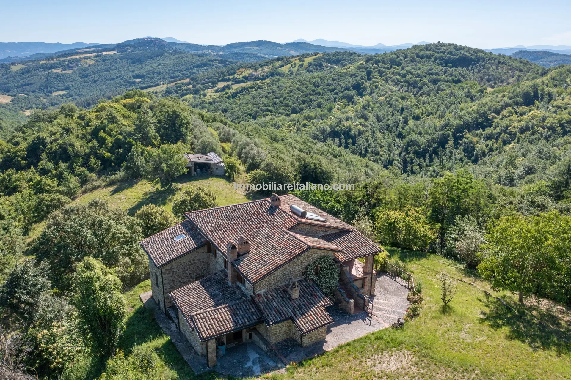 Stone Farmhouse with Ruin and Olive Grove in Umbria's Tiber Valley - View image 16 of 56