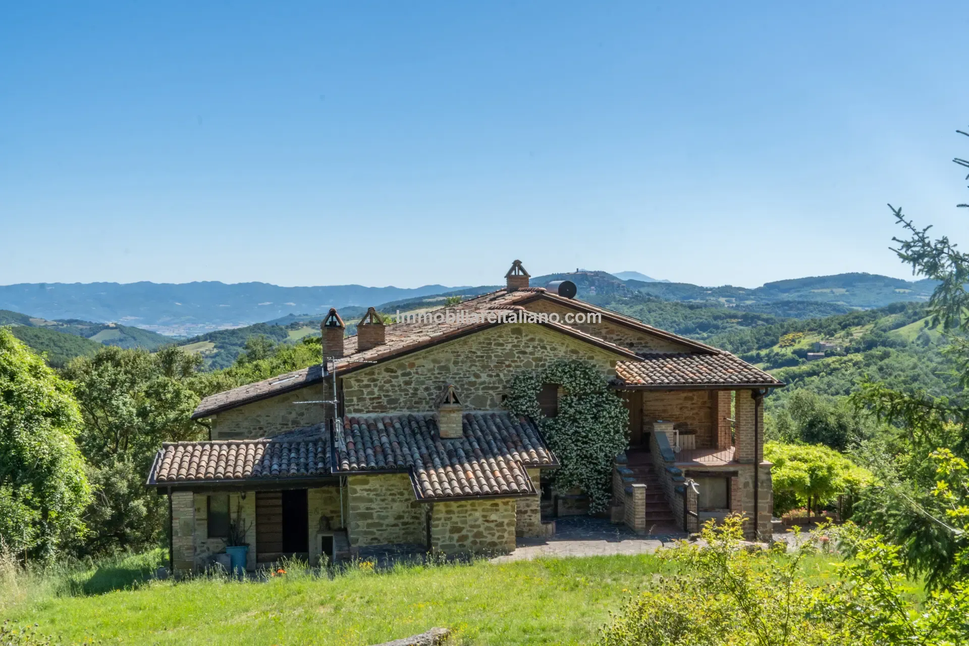 Stone Farmhouse with Ruin and Olive Grove in Umbria's Tiber Valley - View image 17 of 56