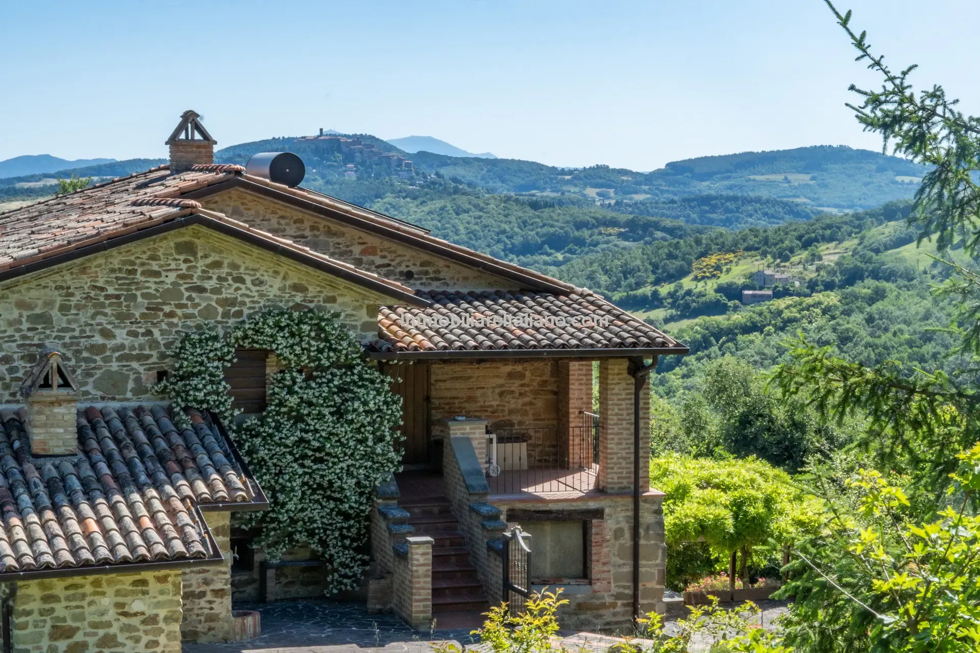 Stone Farmhouse with Ruin and Olive Grove in Umbria's Tiber Valley - View image 19 of 56