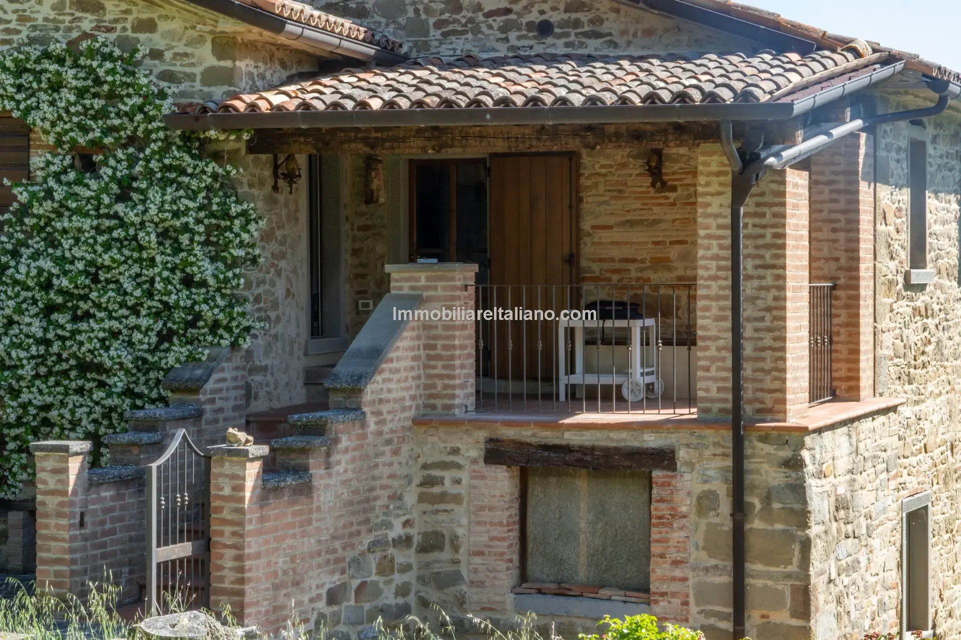 Stone Farmhouse with Ruin and Olive Grove in Umbria's Tiber Valley - View image 22 of 56