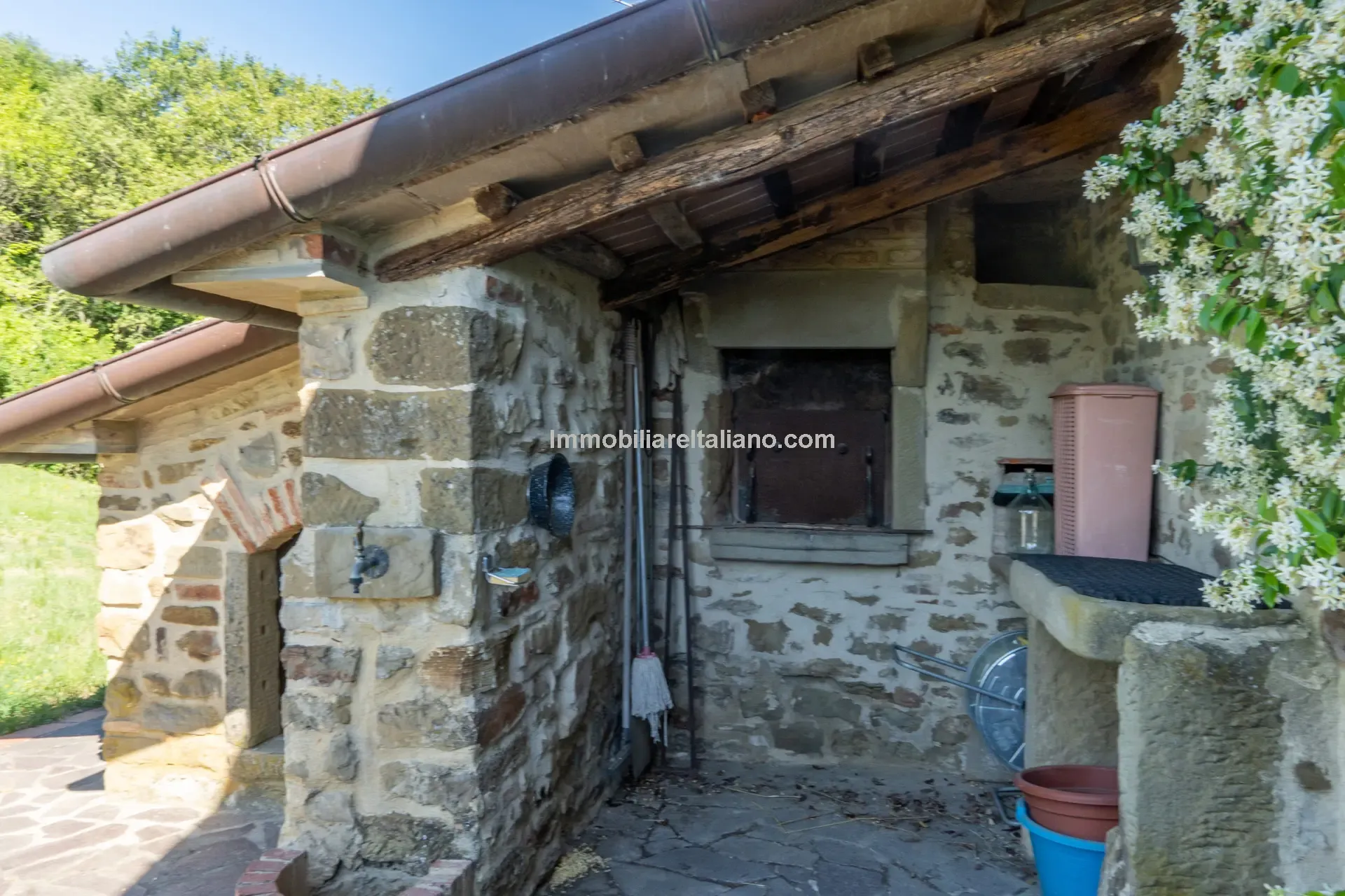 Stone Farmhouse with Ruin and Olive Grove in Umbria's Tiber Valley - View image 28 of 56