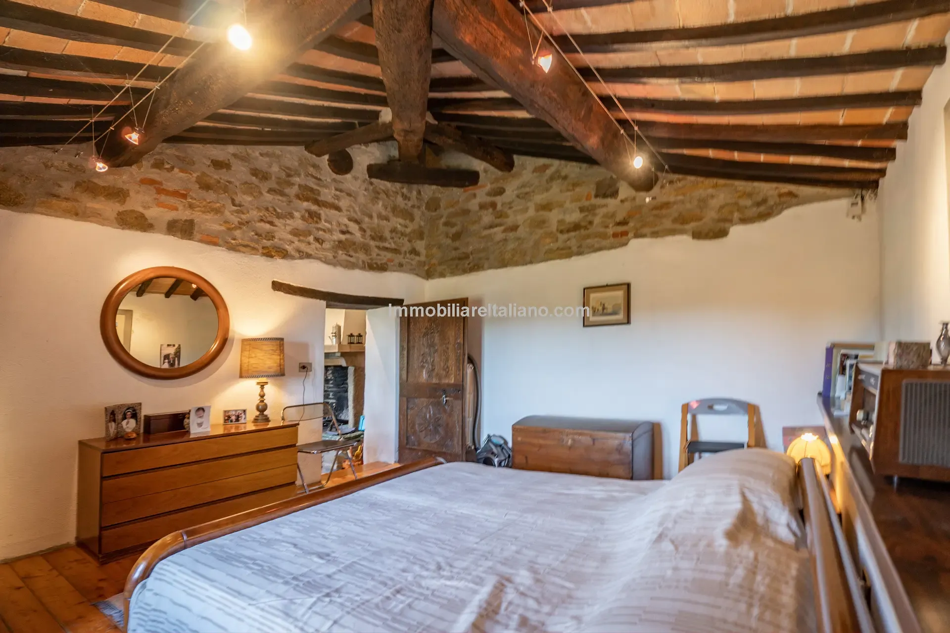 Stone Farmhouse with Ruin and Olive Grove in Umbria's Tiber Valley - View image 42 of 56