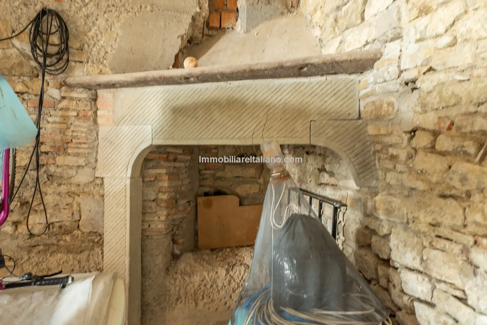 Stone Farmhouse with Ruin and Olive Grove in Umbria's Tiber Valley - View image 51 of 56