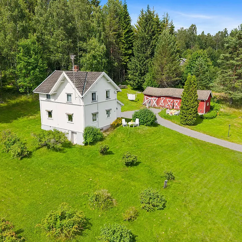 1920s Norwegian House with Expansive Grounds and Garden in Sagstua