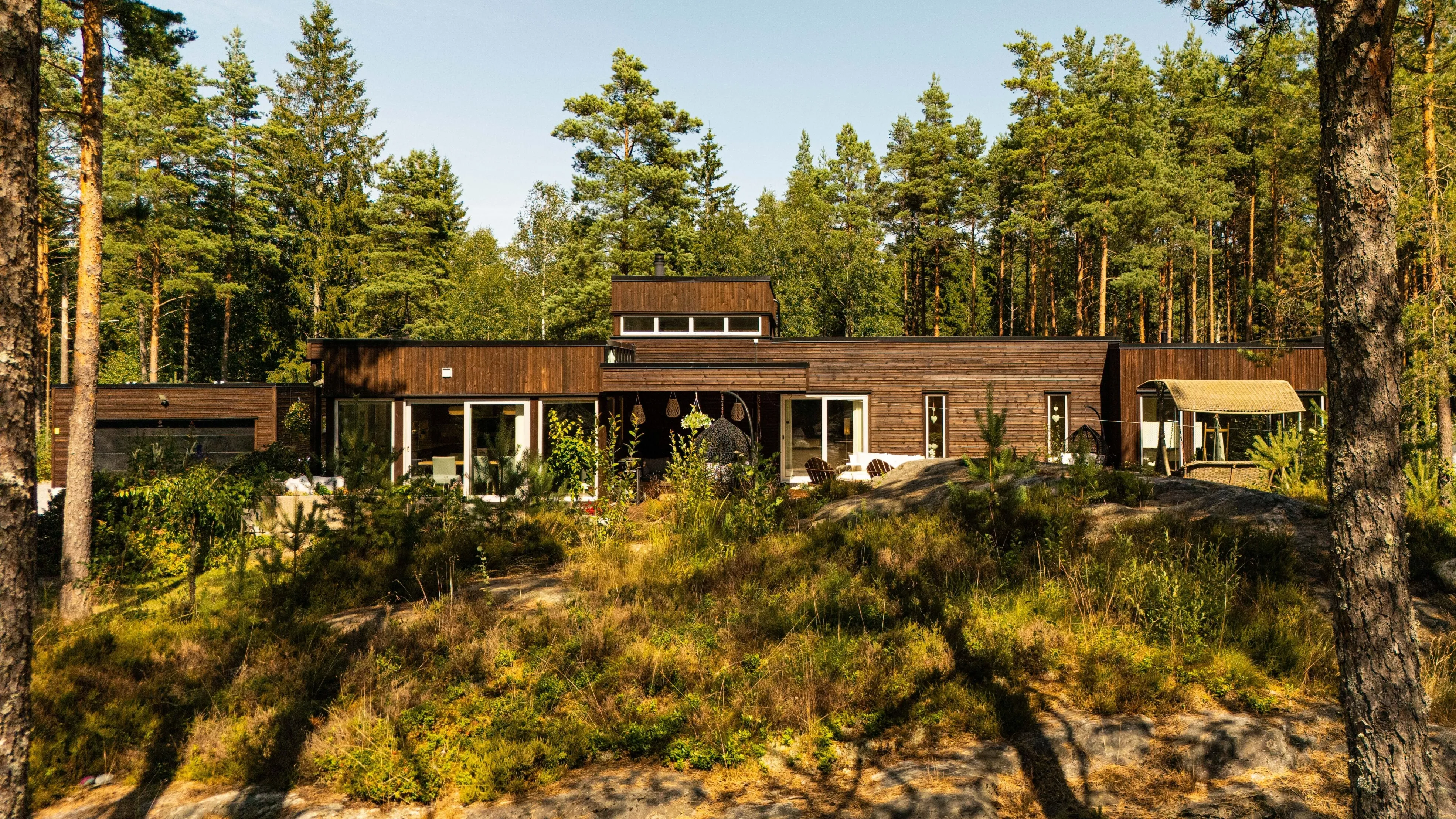 Contemporary 3-Bedroom House with Expansive Garden in Degernes, Norway - Image 1
