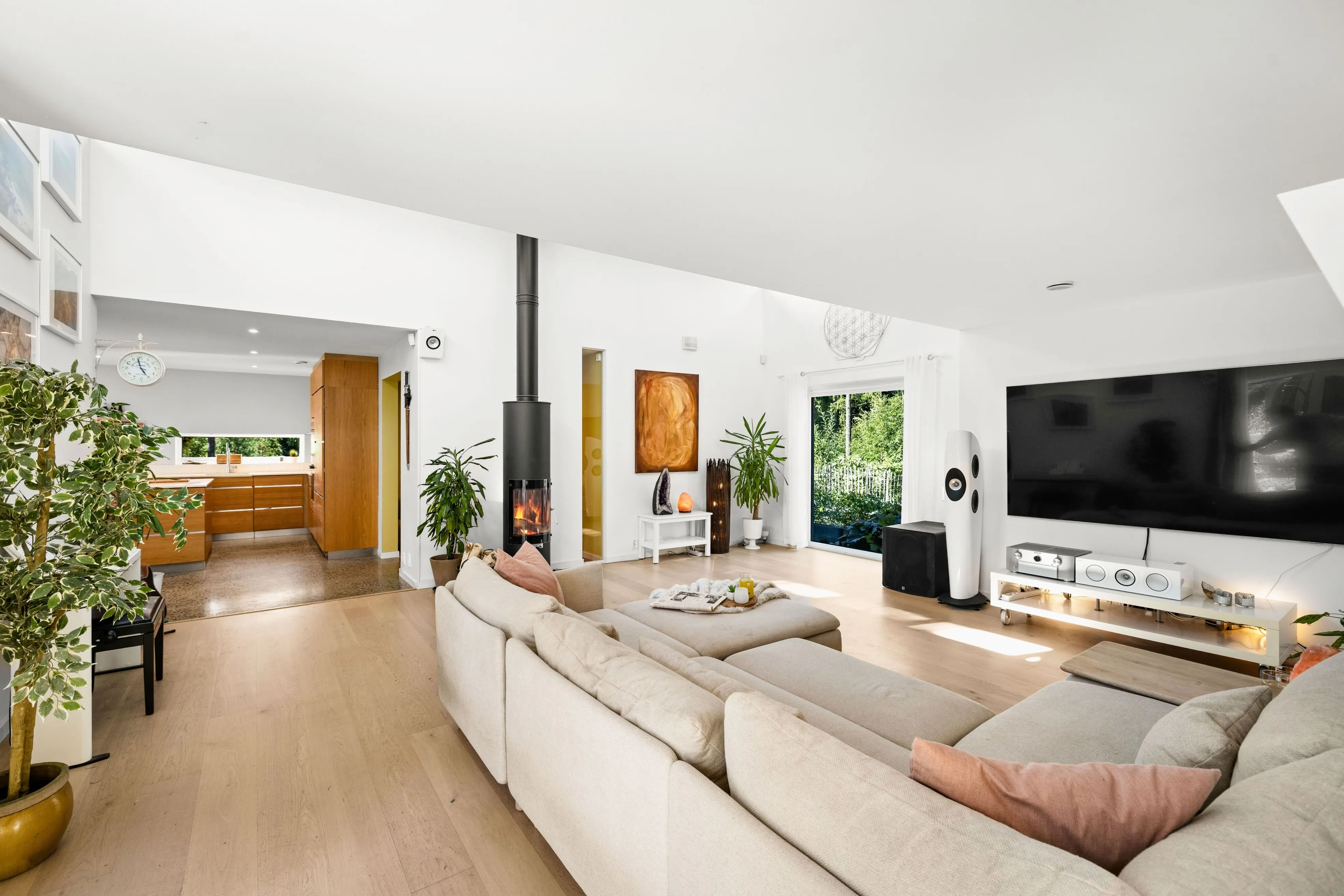 Contemporary 3-Bedroom House with Expansive Garden in Degernes, Norway - View image 18 of 44
