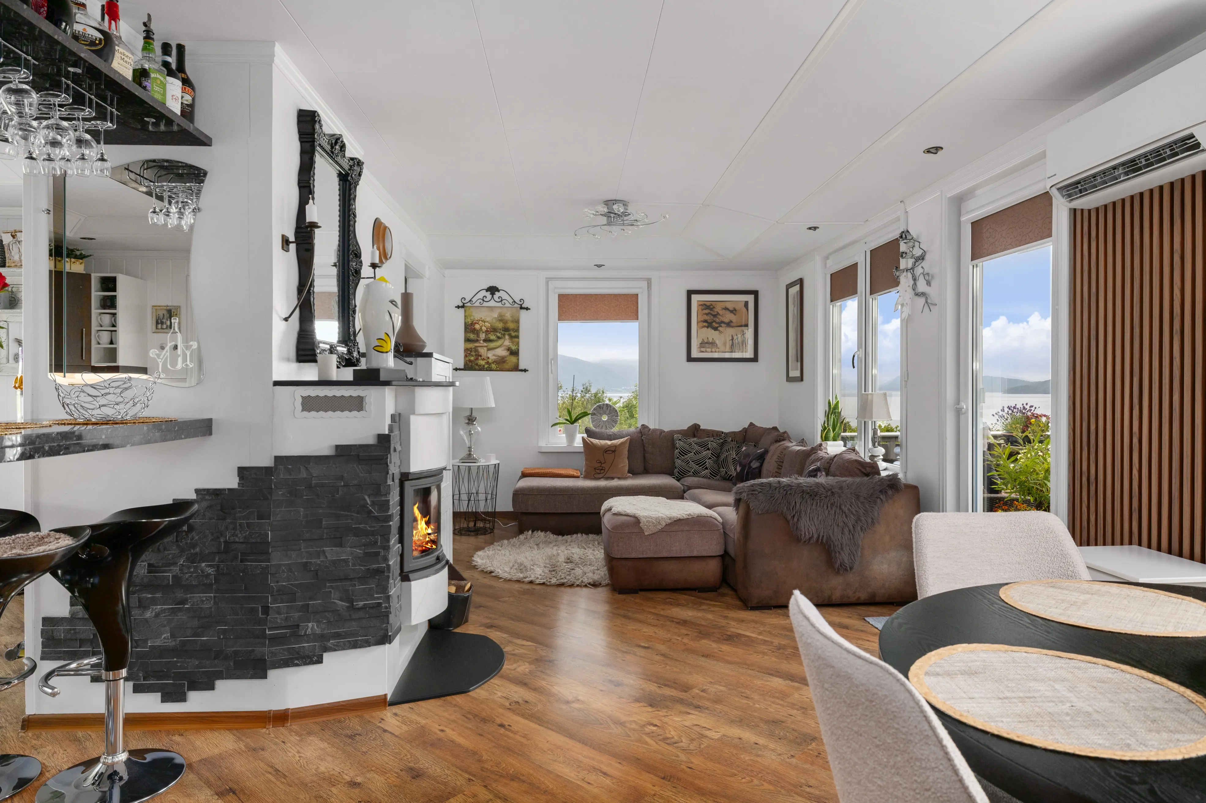 1960s Ålesund House with Garden Room and Sauna - Image 2